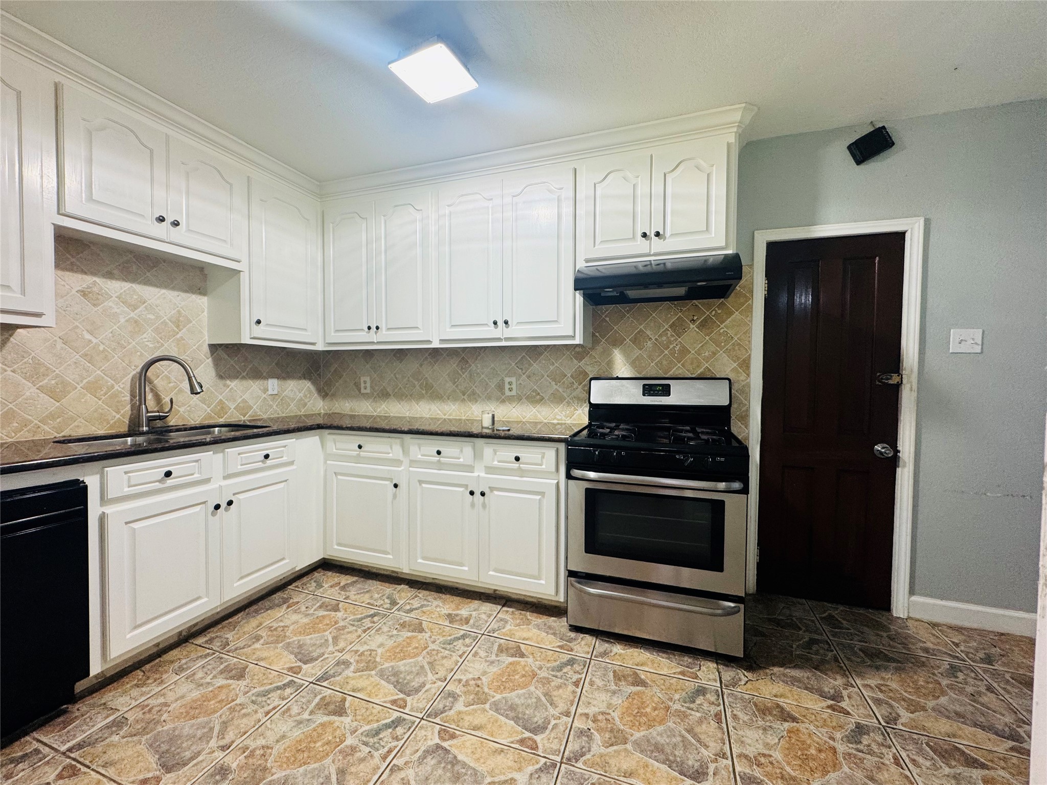2308 Bennington Street Property Photo 10