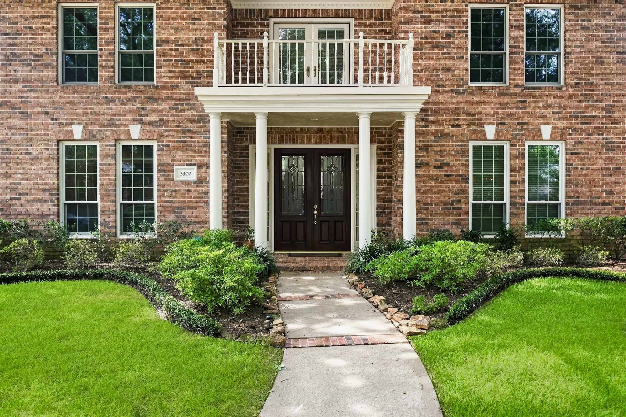3302 Woodbrook Lane Property Photo 4