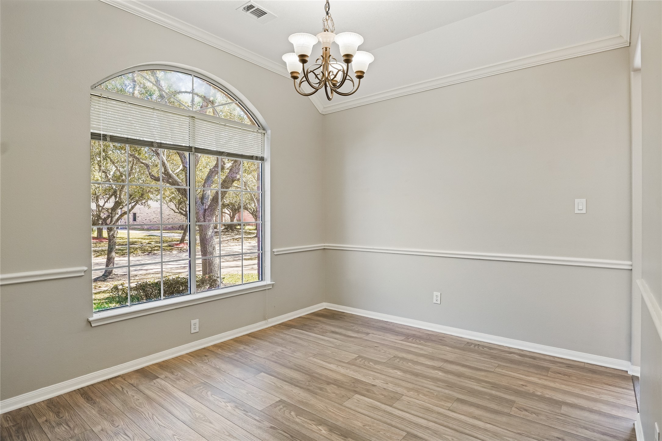5710 Shady Hollow Court Property Photo 3