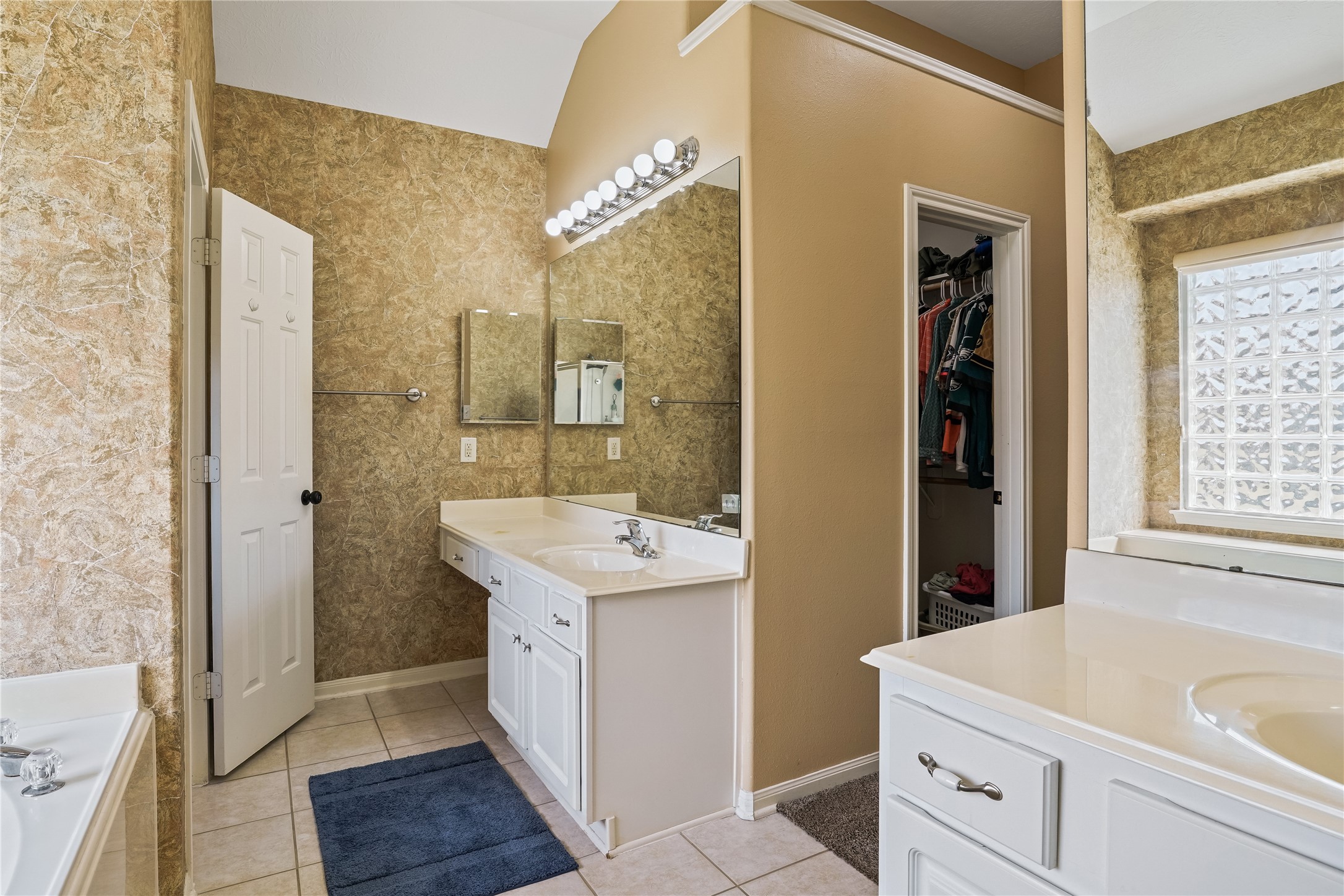 5710 Shady Hollow Court Property Photo 16