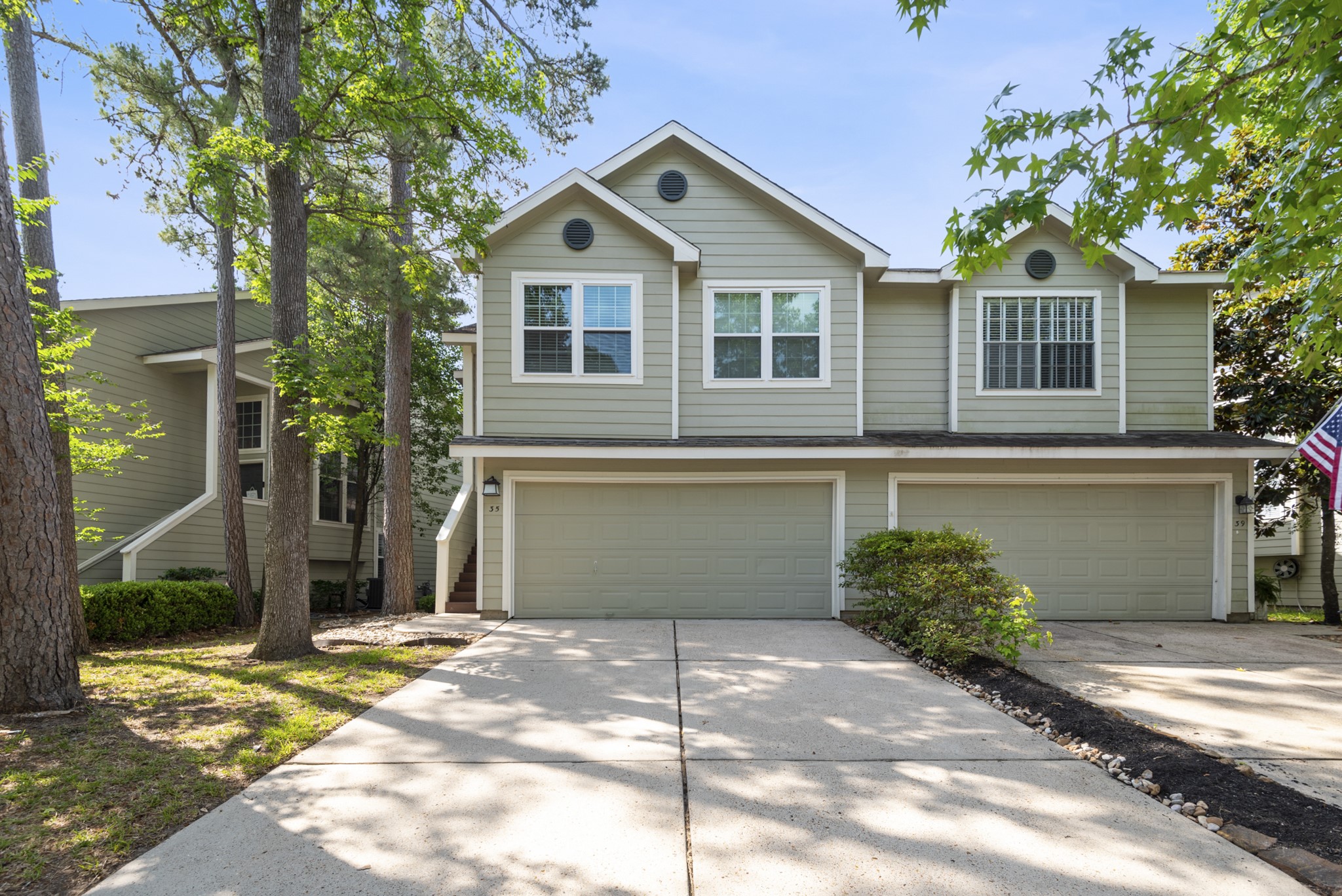 35 N Walden Elms Circle Property Photo 1