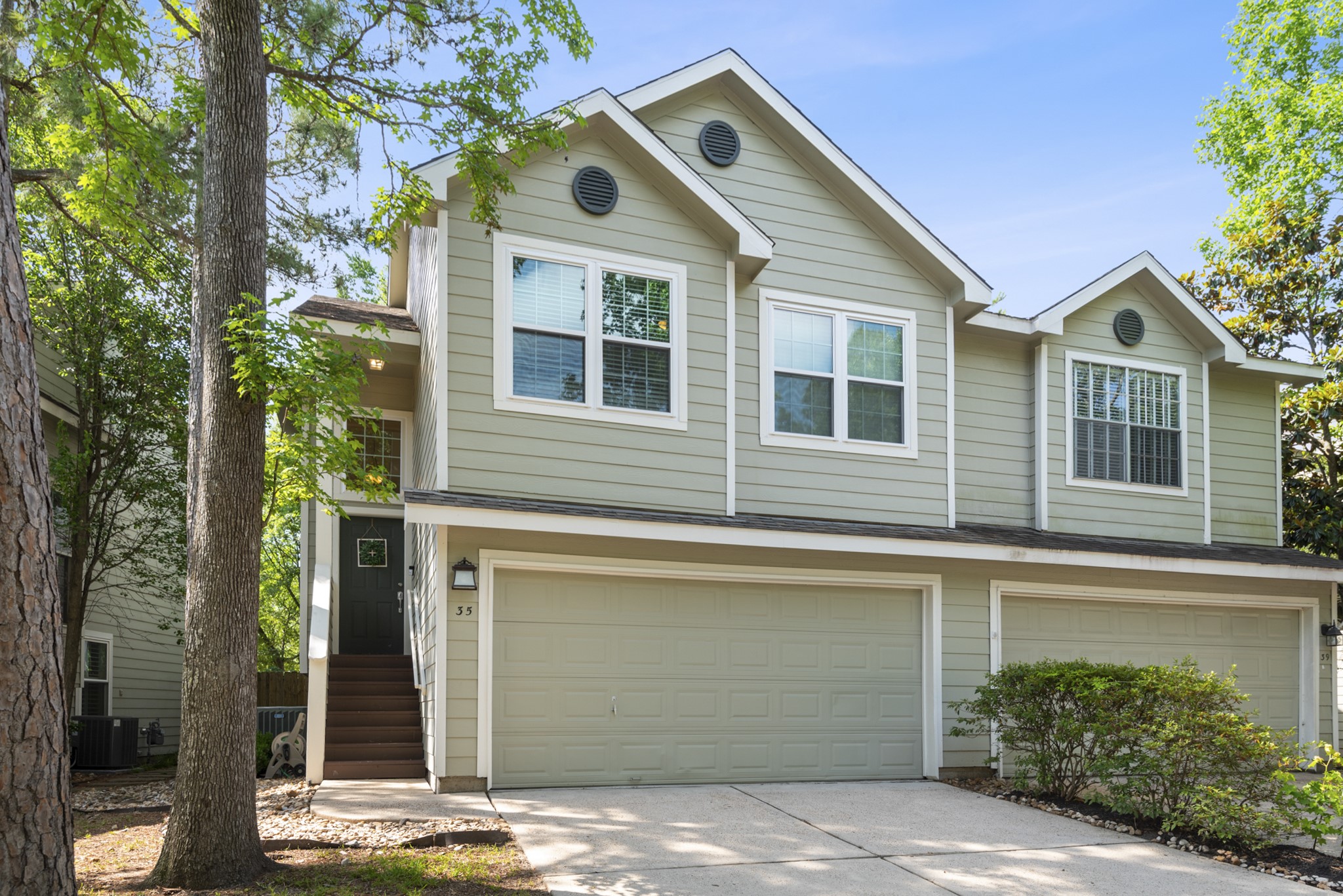 35 N Walden Elms Circle Property Photo 2