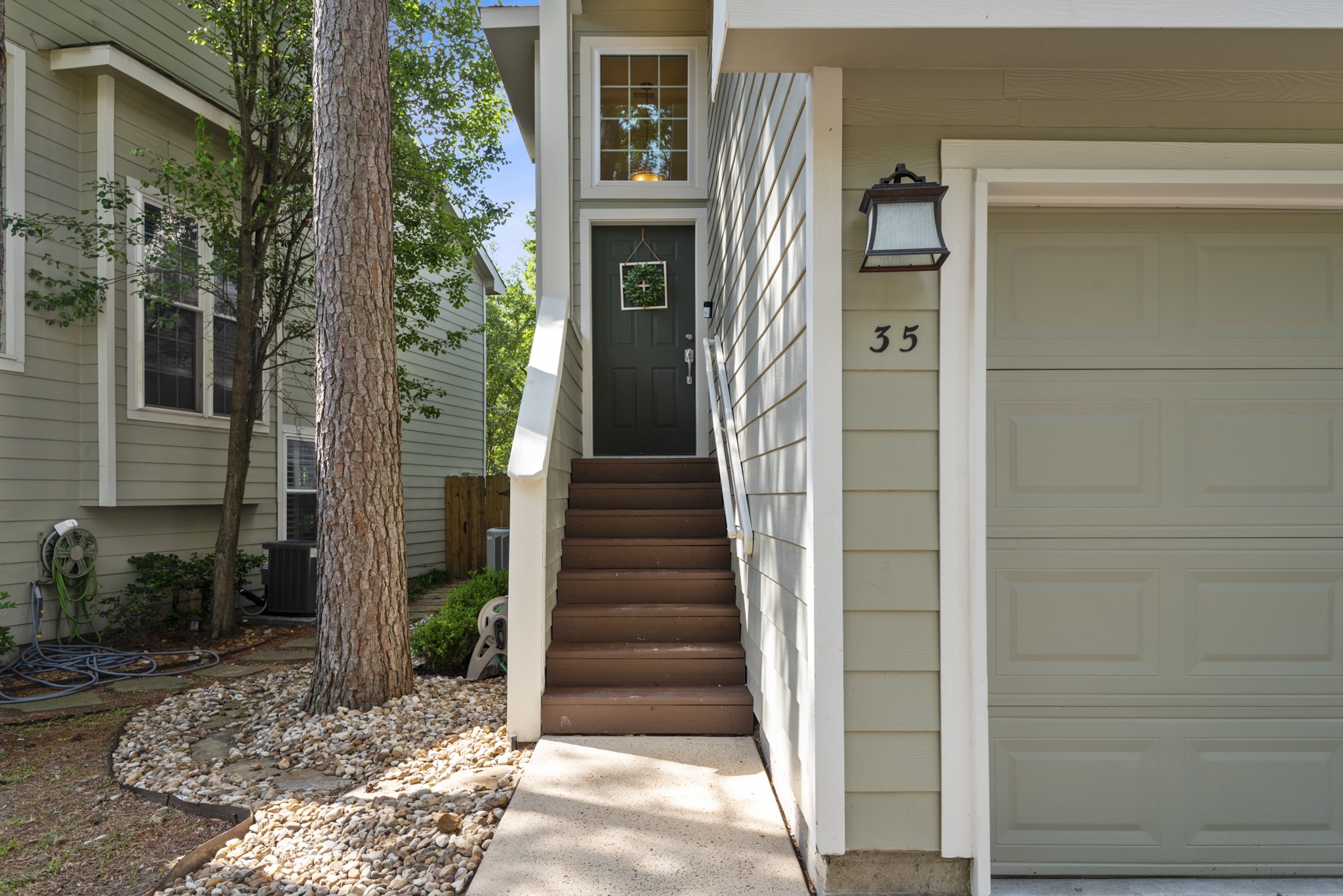 35 N Walden Elms Circle Property Photo 3