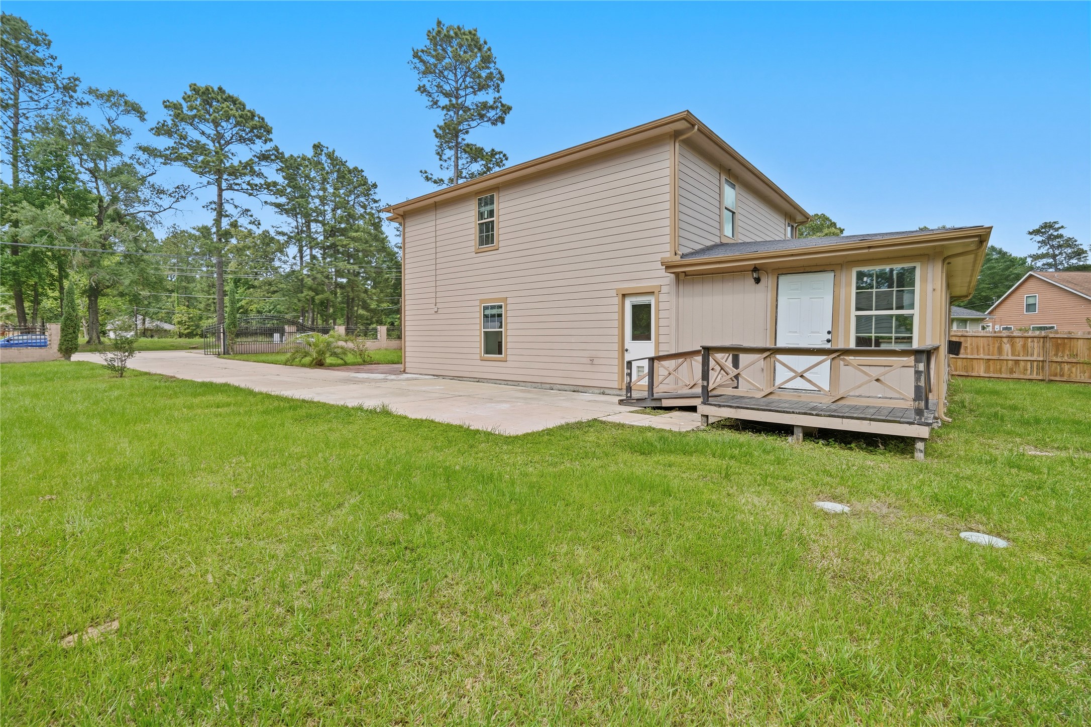 18948 Iris Lane Property Photo 4