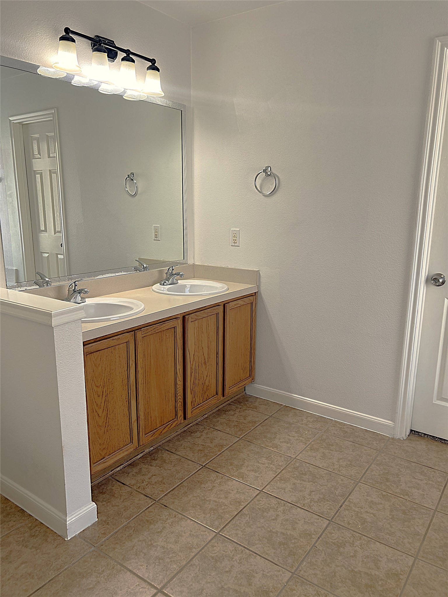 4714 Glencastle Court Property Photo 13