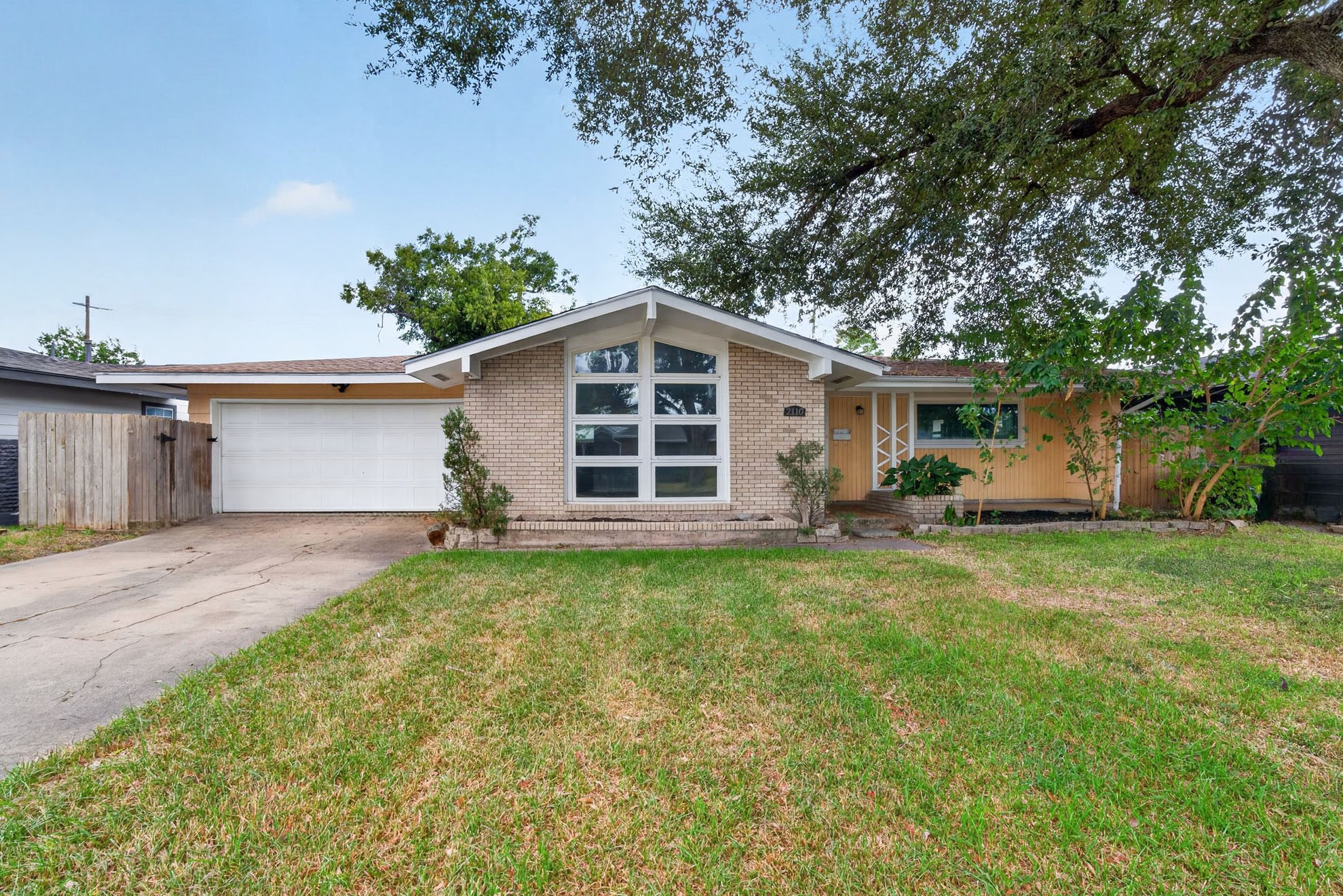 2110 Ridgemore Drive Property Photo 1
