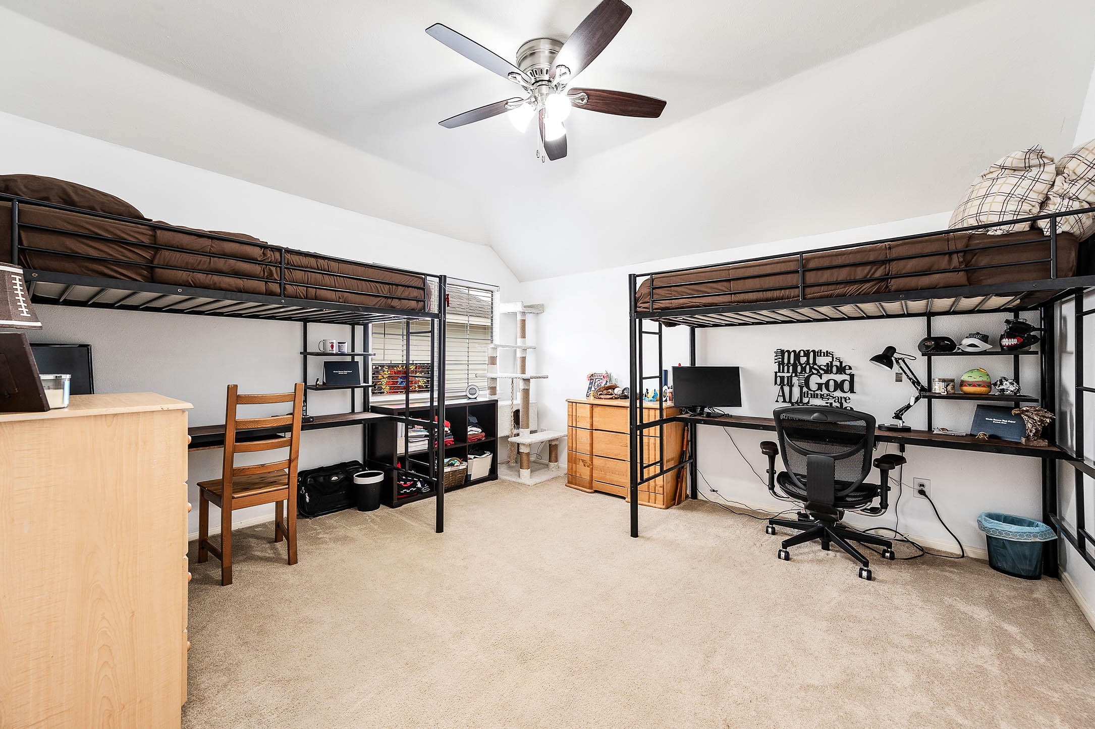 2807 Canyon Drive Property Photo 19