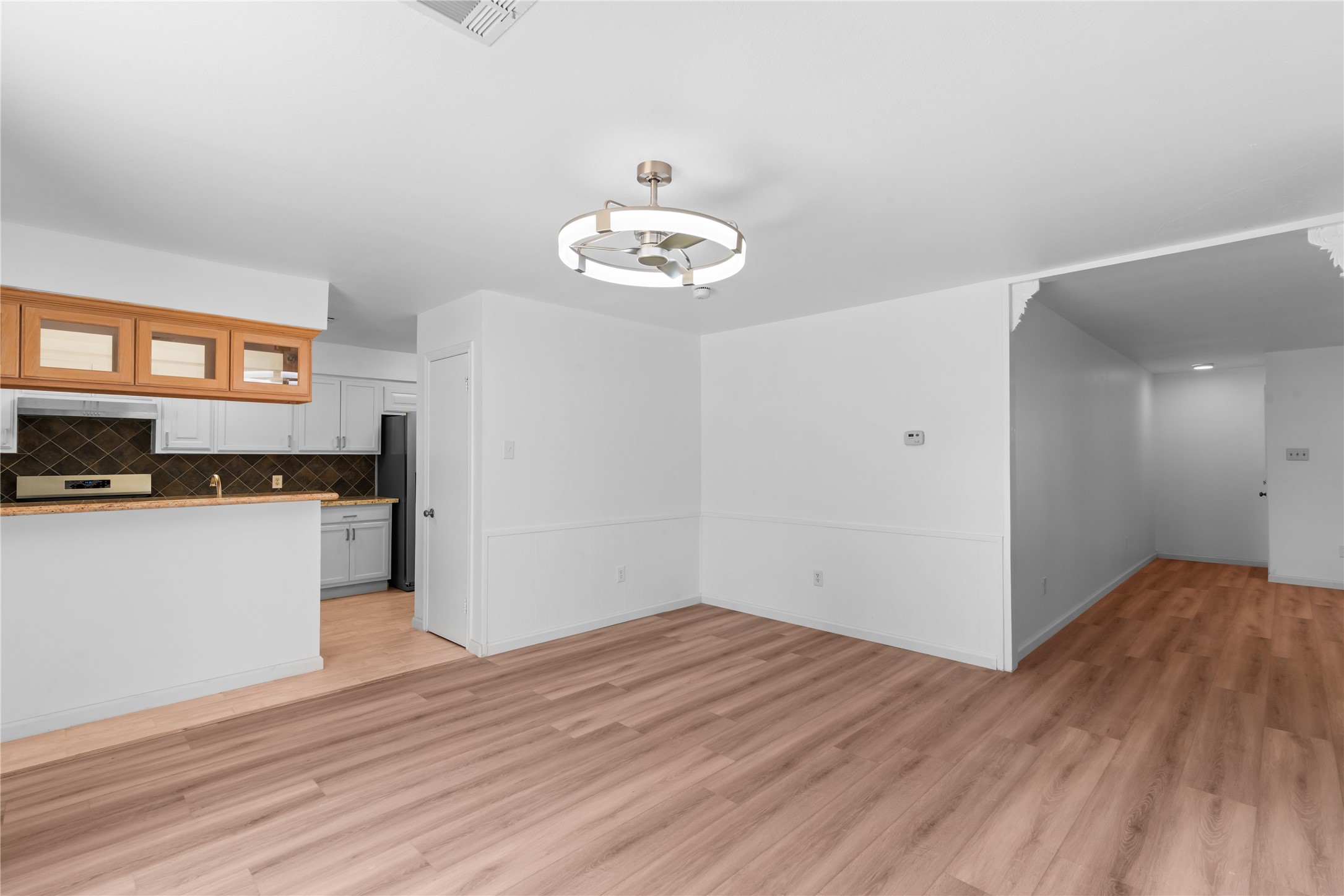 5607 Viking Drive Property Photo 5