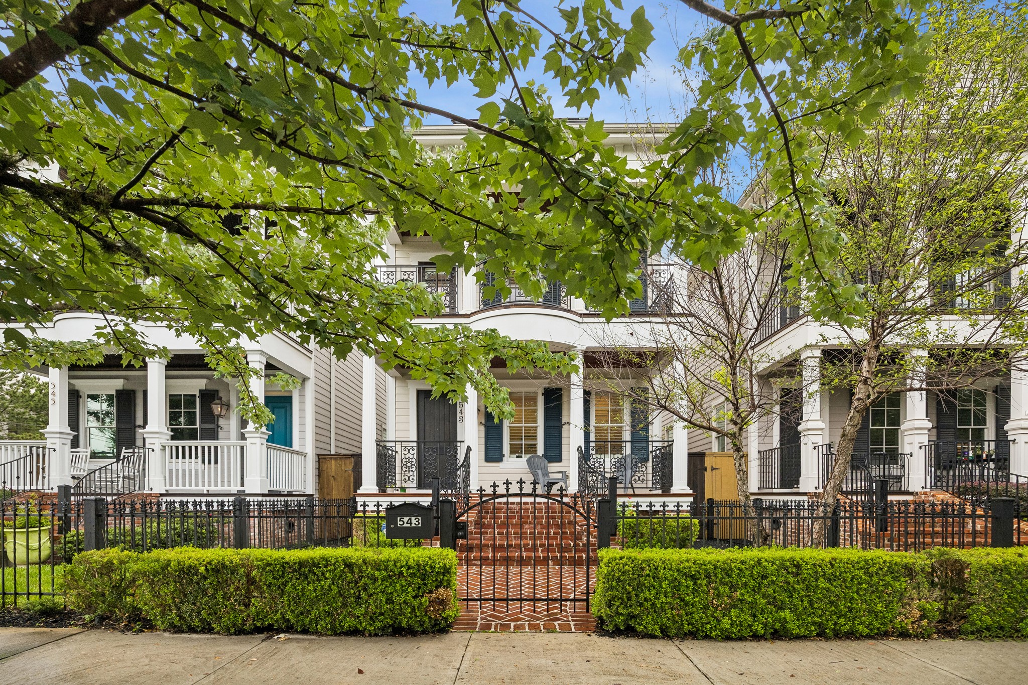 543 W 22nd Street Property Photo