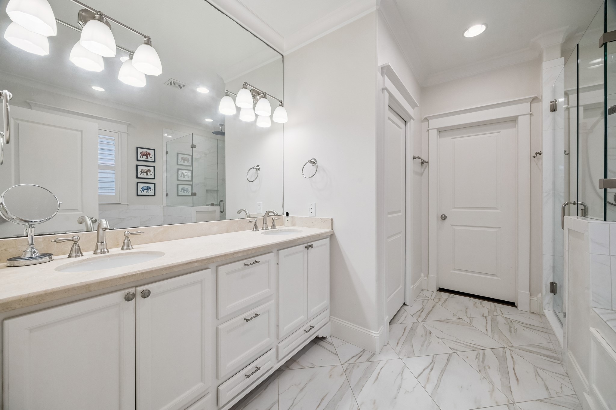 543 W 22nd Street Property Photo 19