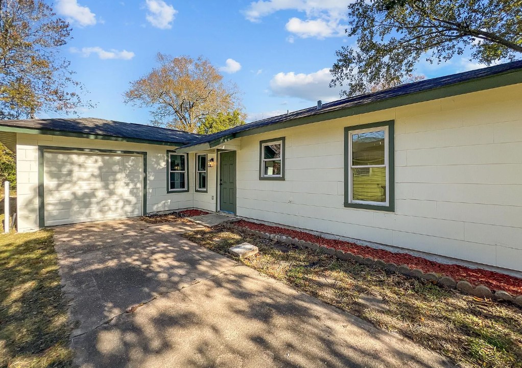 2208 Norwood Drive Property Photo 2