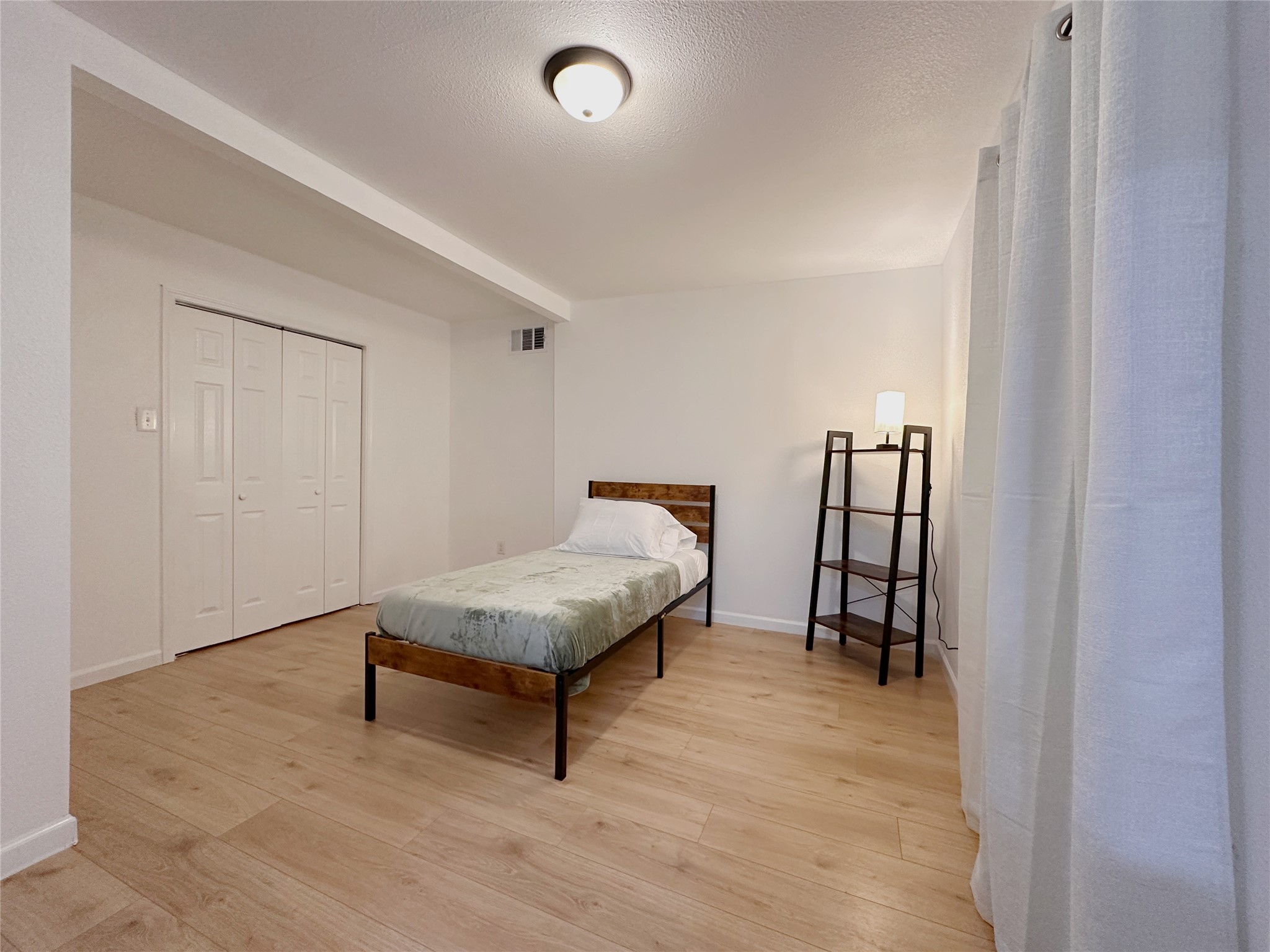 2208 Norwood Drive Property Photo 7