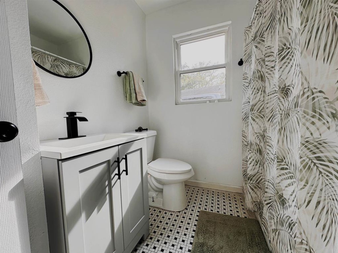 2208 Norwood Drive Property Photo 11