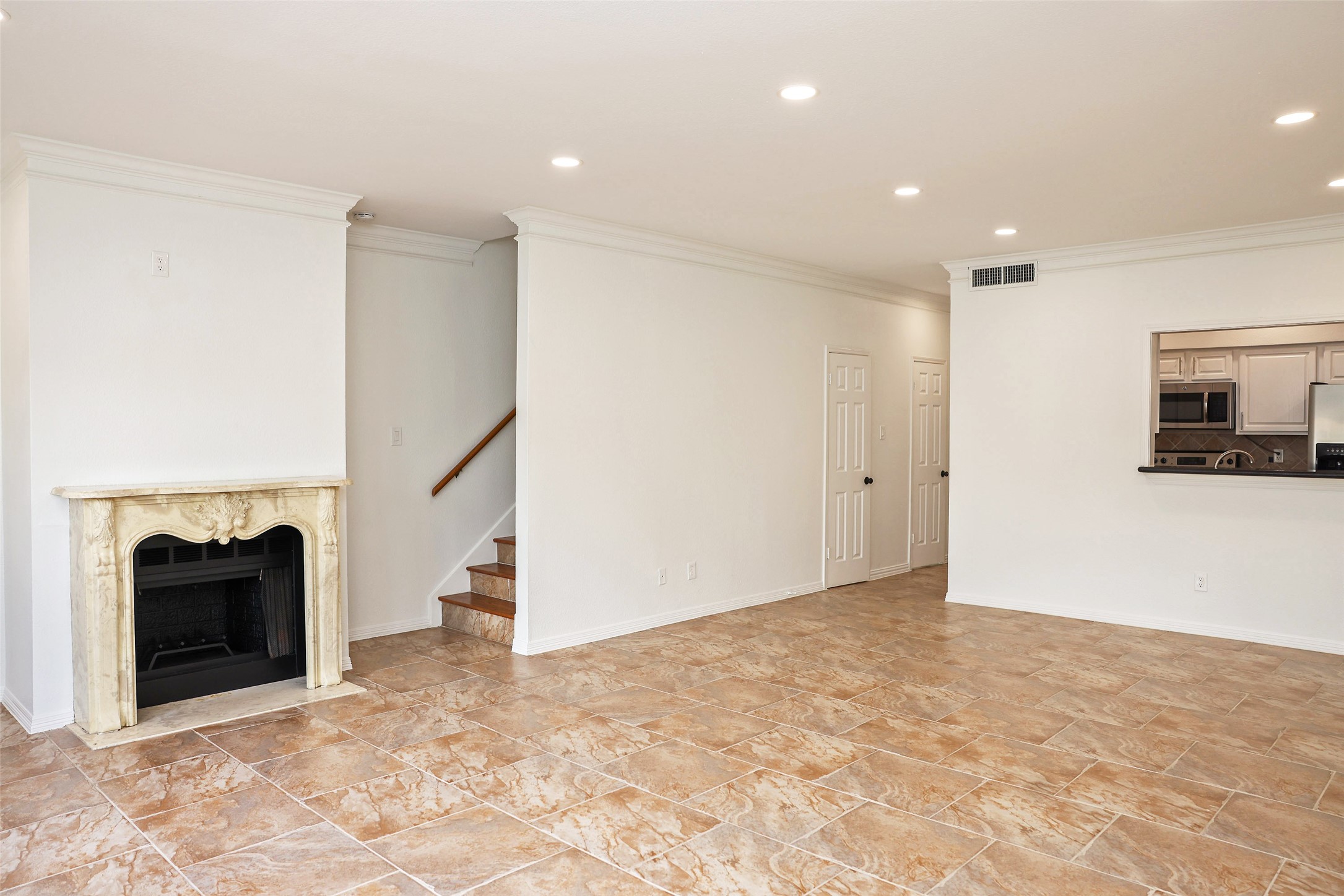 290 Wilcrest Drive Property Photo 1