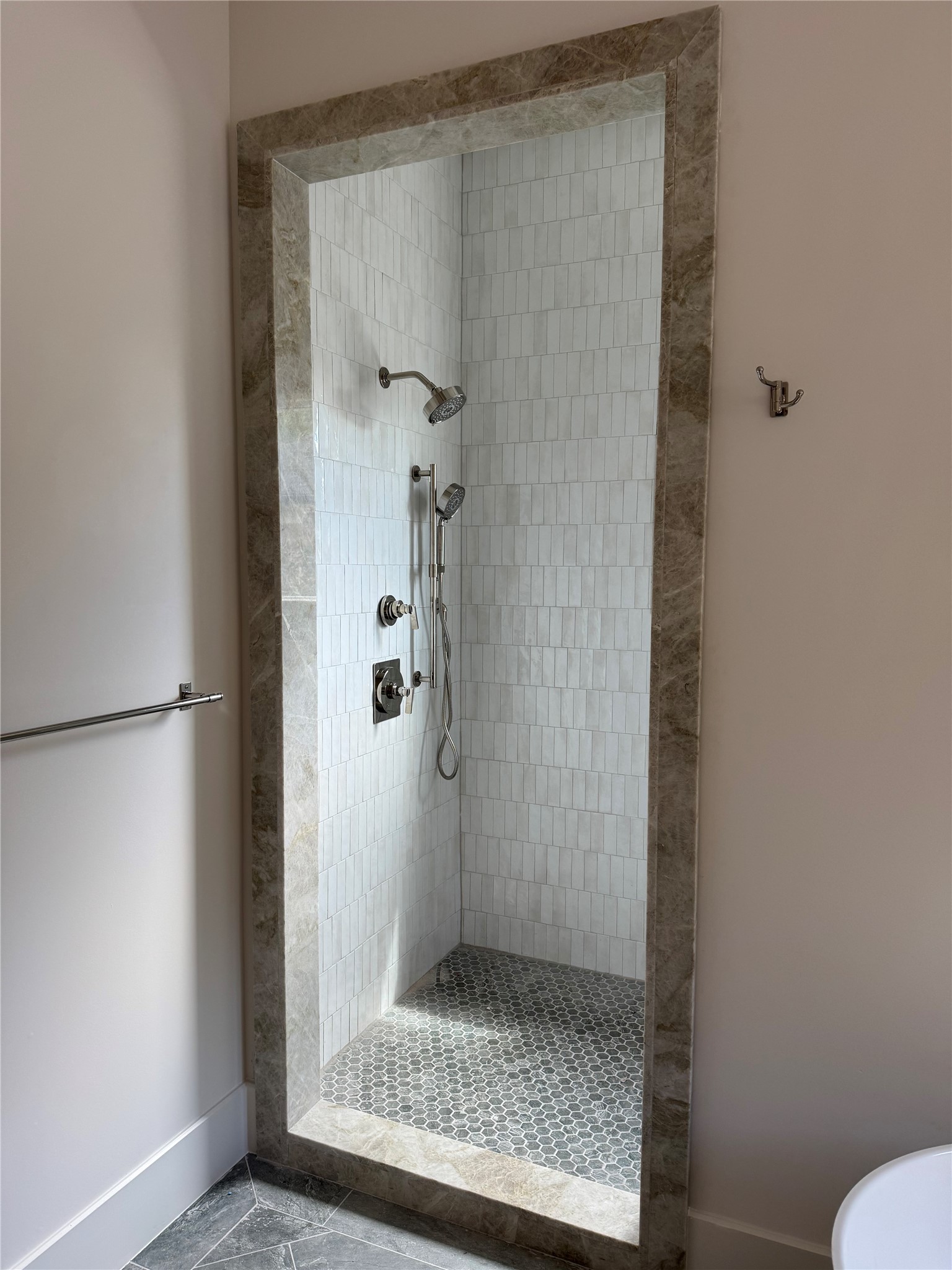 1140 Waverly Street Property Photo 6