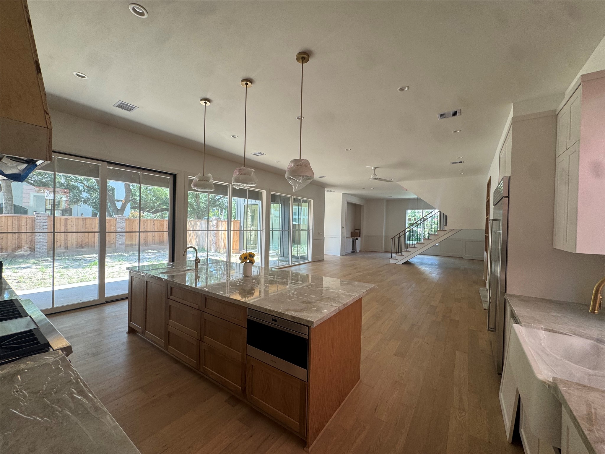1140 Waverly Street Property Photo 12