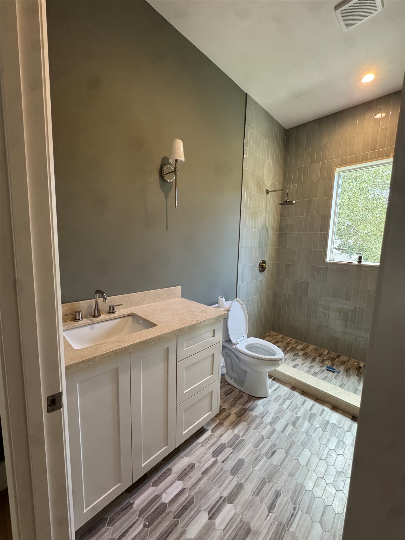 1140 Waverly Street Property Photo 14