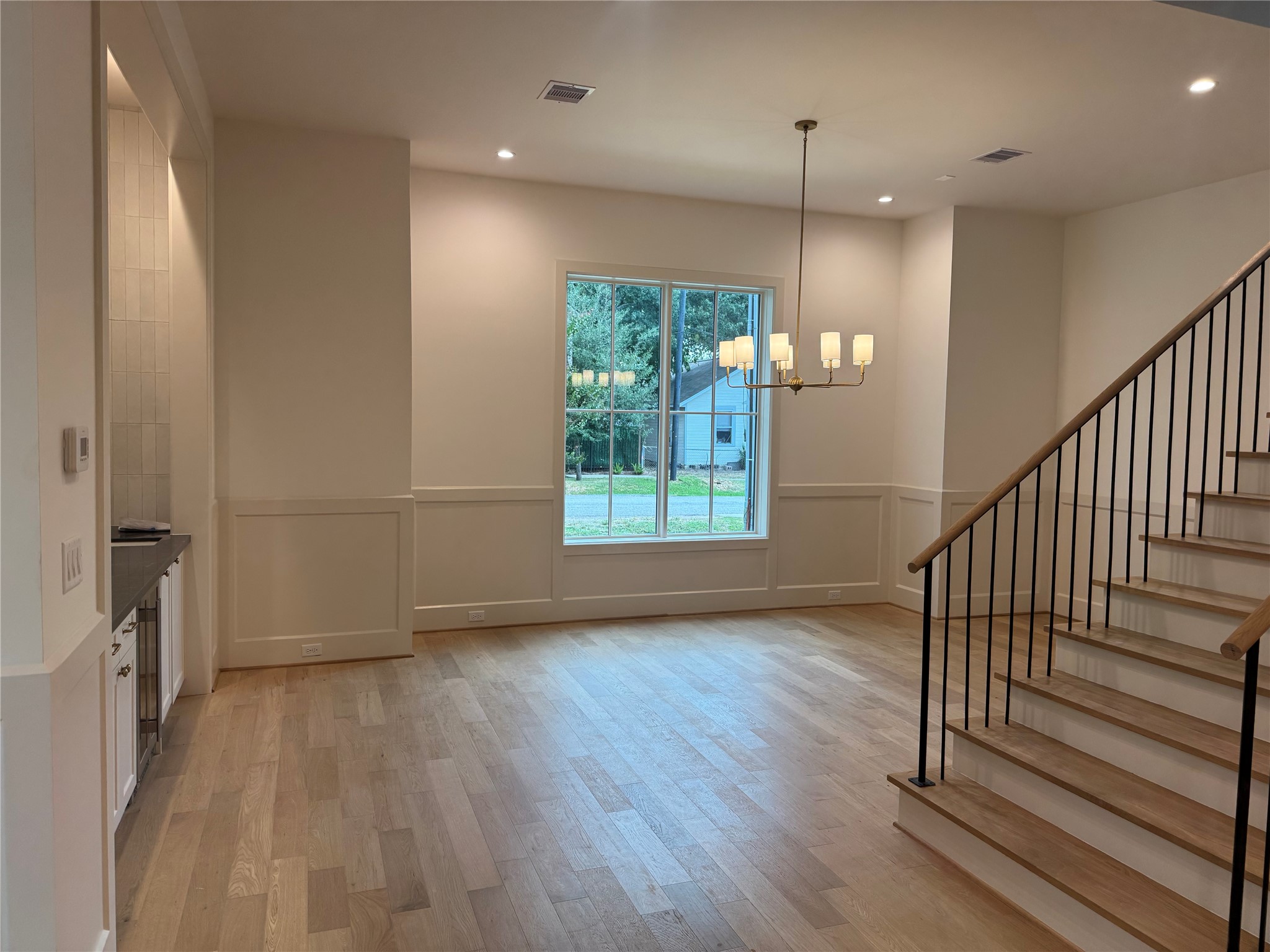 1140 Waverly Street Property Photo 14
