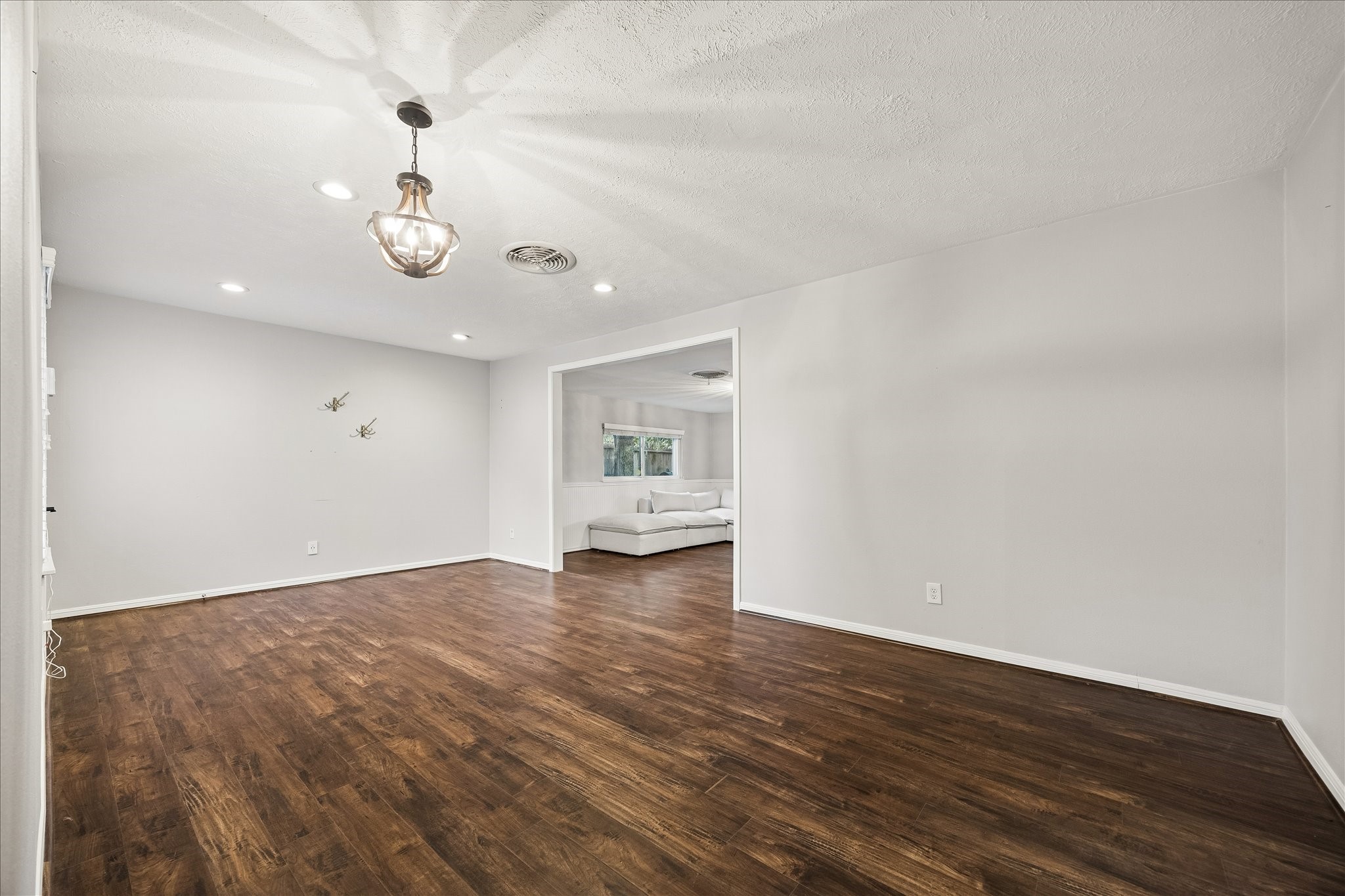 2214 Saxon Drive Property Photo 4