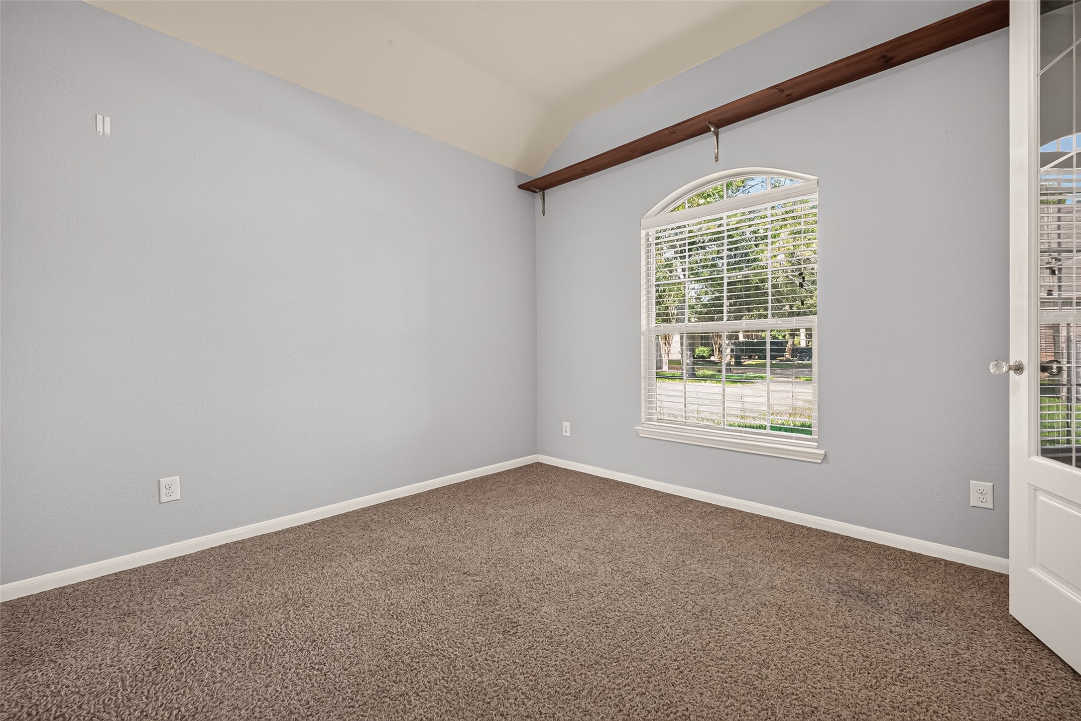 174 Maple Grove Drive Property Photo 5
