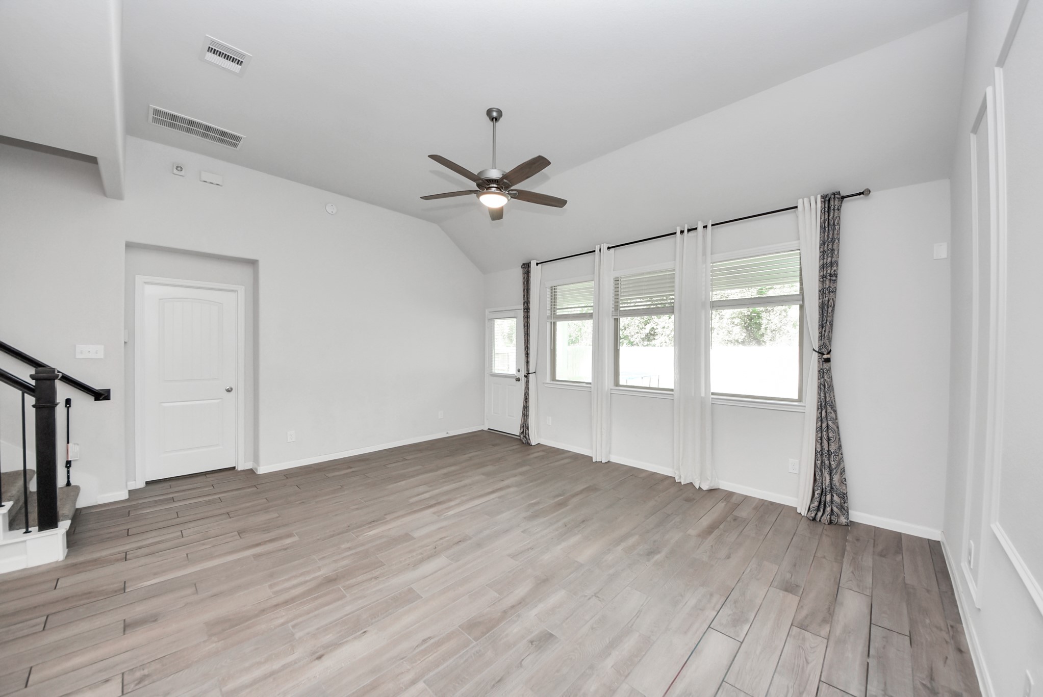 20003 Wild Horse Hollow Lane Property Photo 6