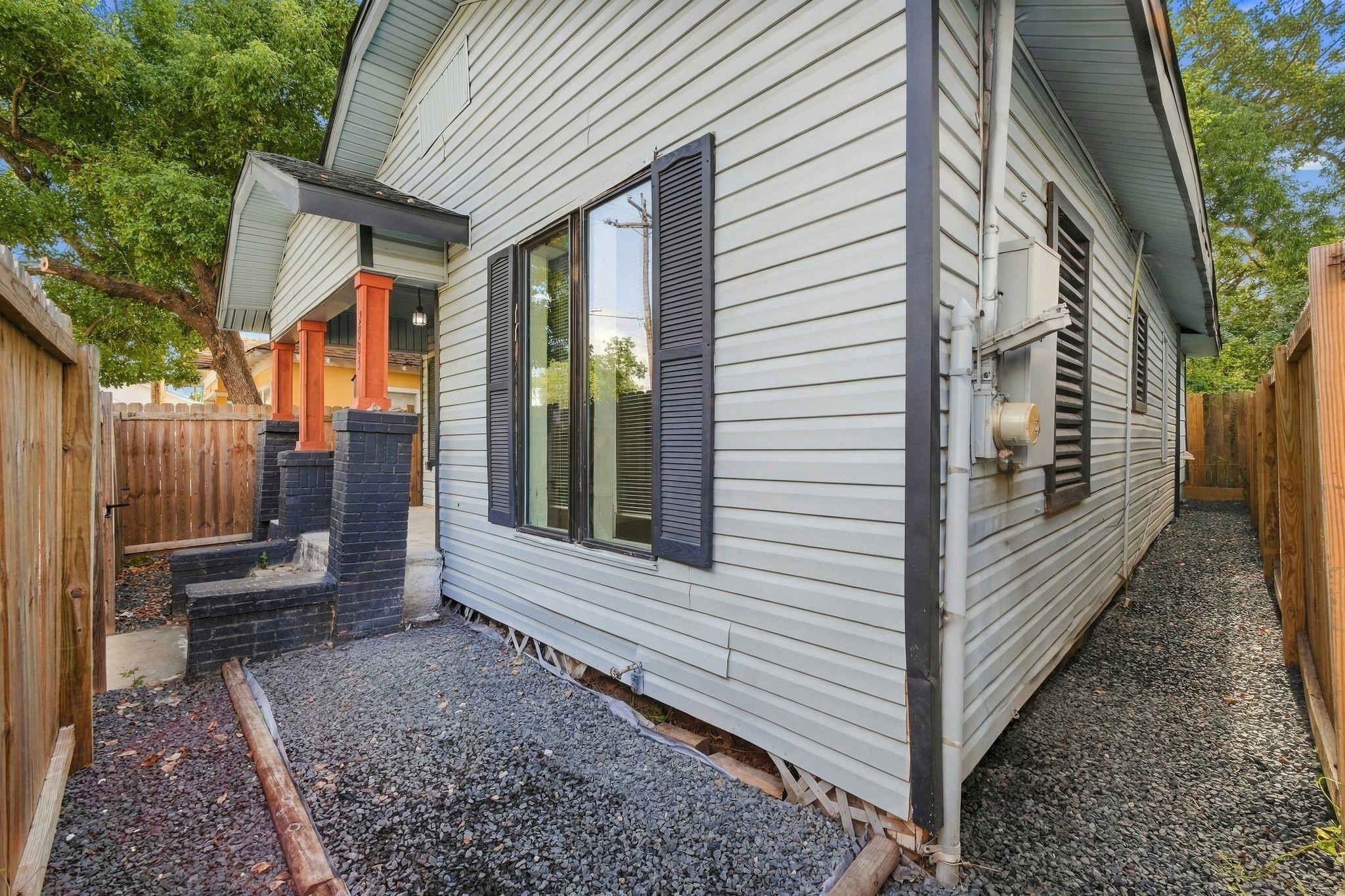 2903 Burkett Street Property Photo 4