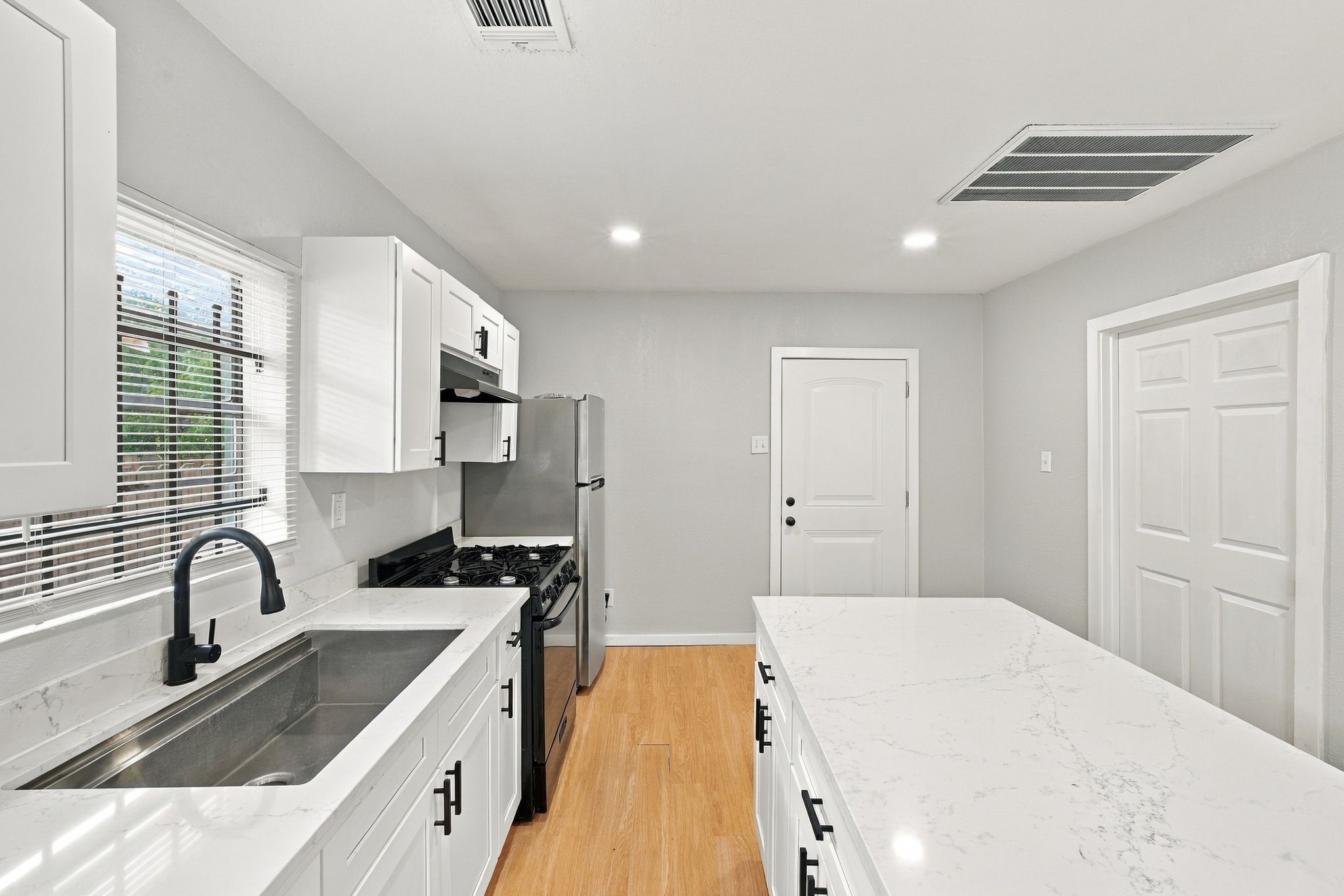 2903 Burkett Street Property Photo 16
