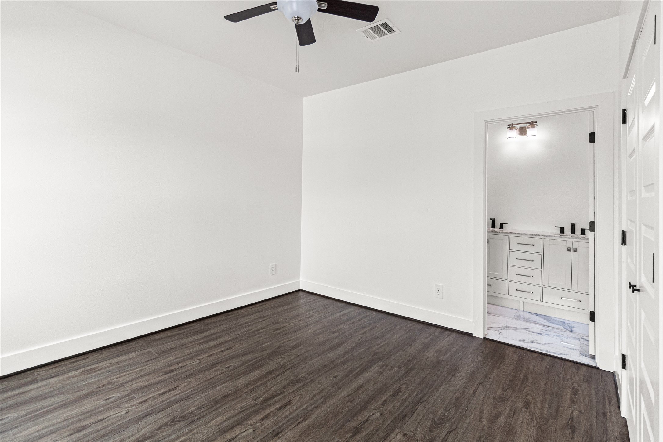 2204 Hoskins Drive Property Photo 3