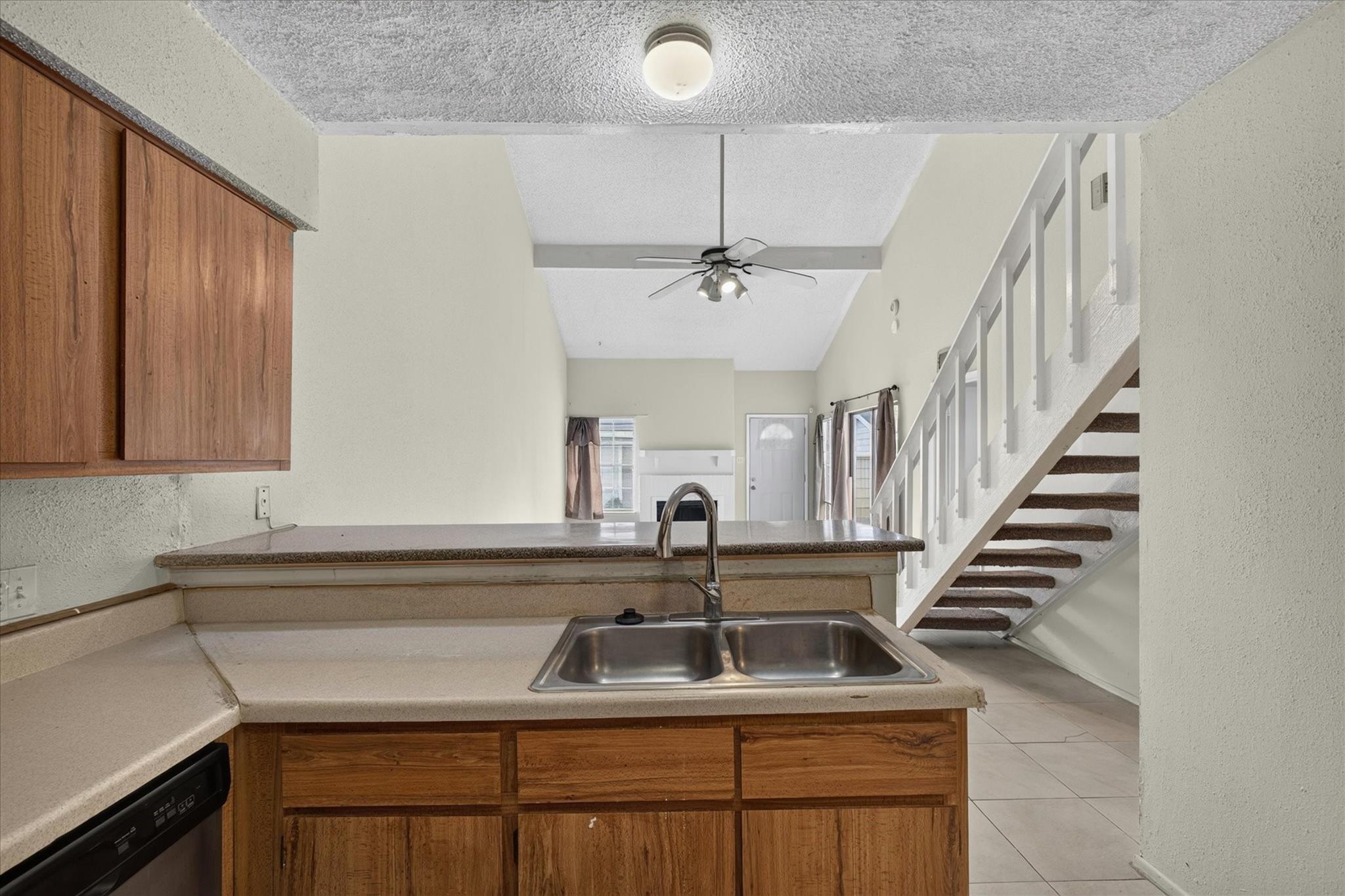 11881 Bob White Drive # 828, Houston Tx 77035 Property Photo 11