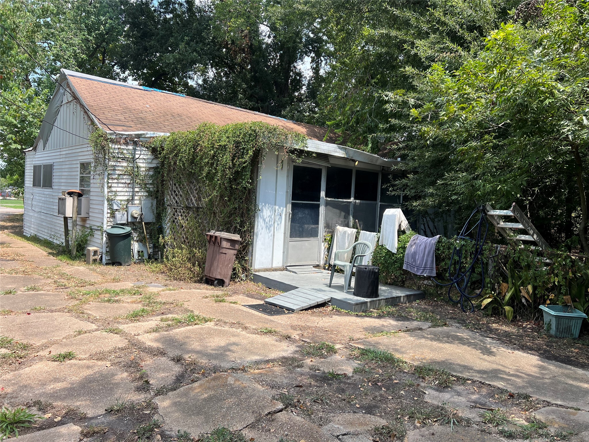 10612 Oswego Street Property Photo 5