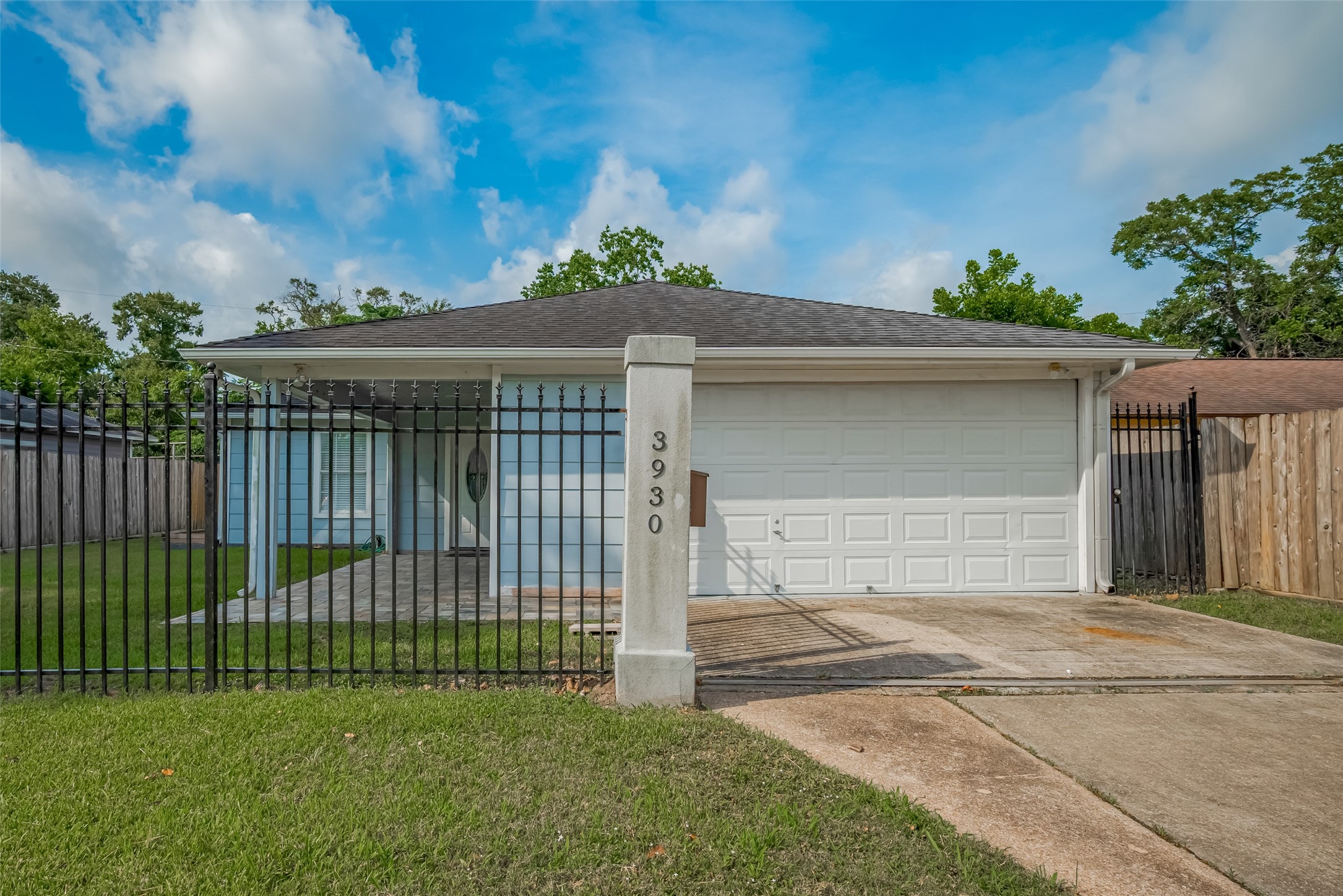 3930 Daphne Street Property Photo 1