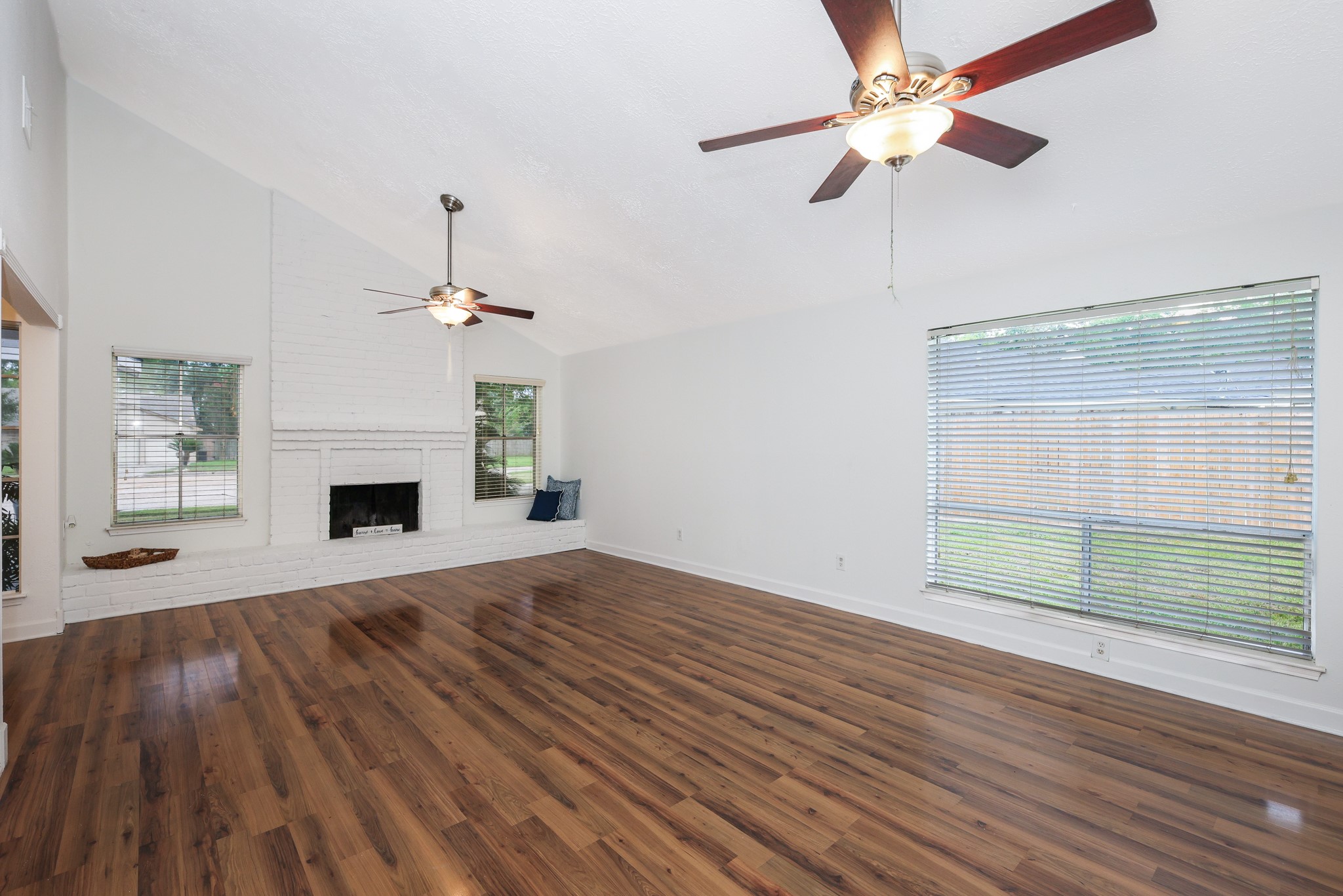 7211 Foxside Lane Property Photo 6