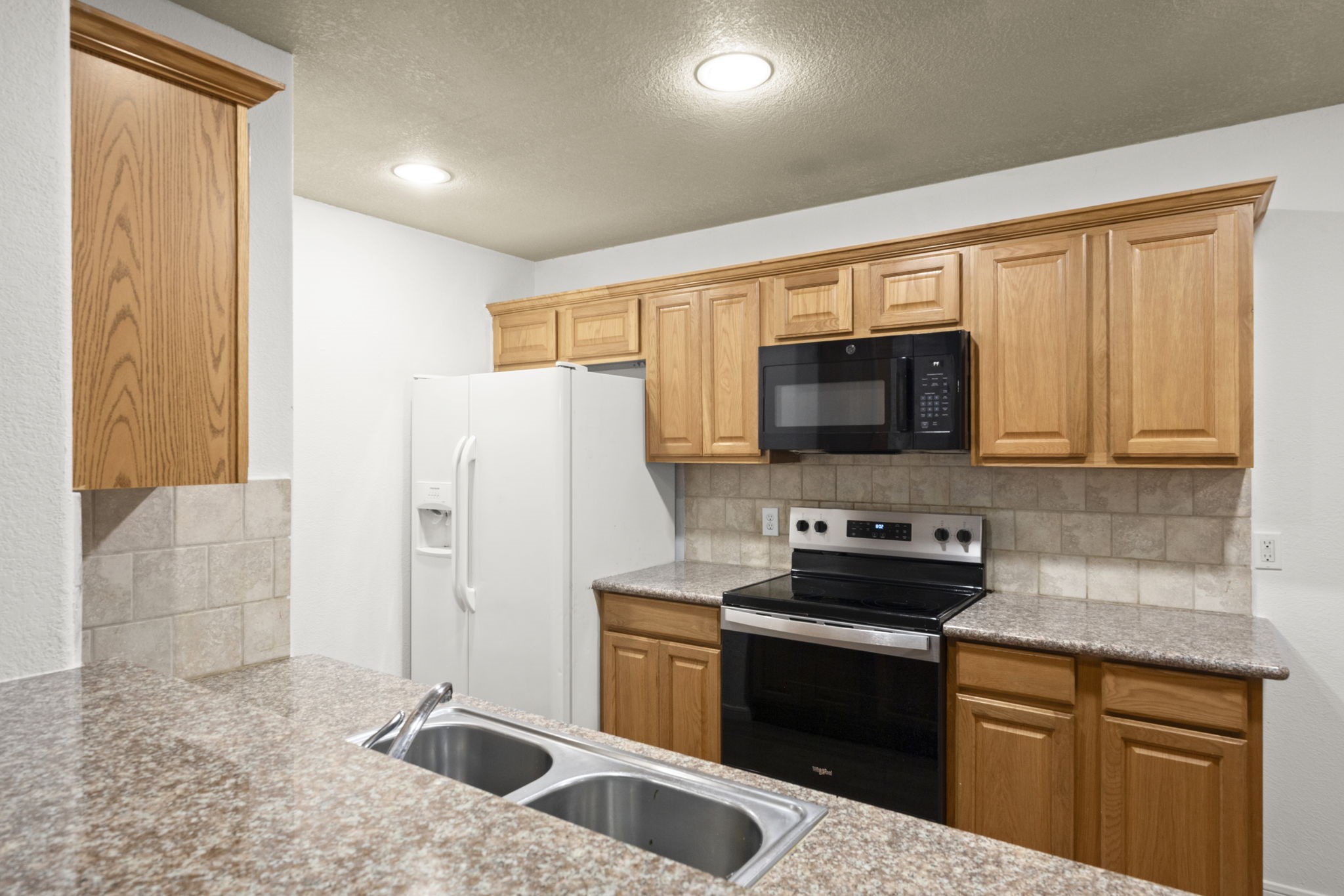 16807 Crestmont Property Photo 11