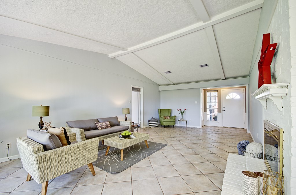 609 Mary Ann Drive Property Photo 3