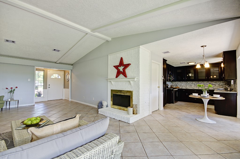 609 Mary Ann Drive Property Photo 4