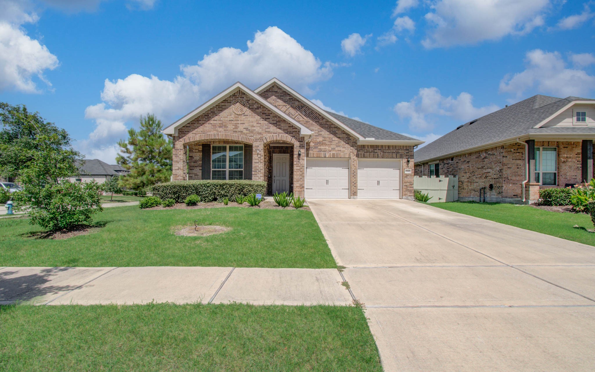 10442 Eastern Bluestar Drive Property Photo 2