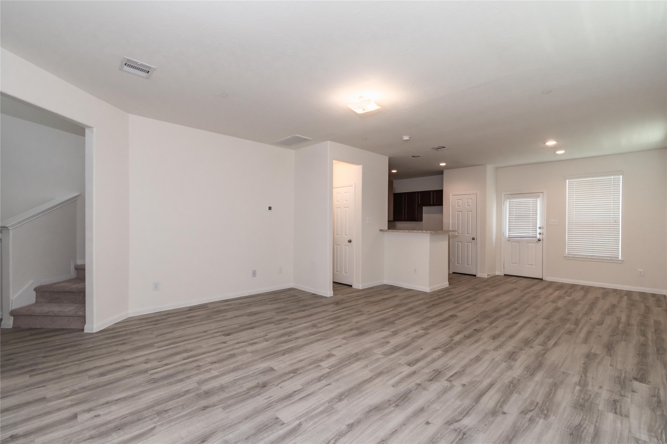 3914 Calgary Circle Property Photo 7