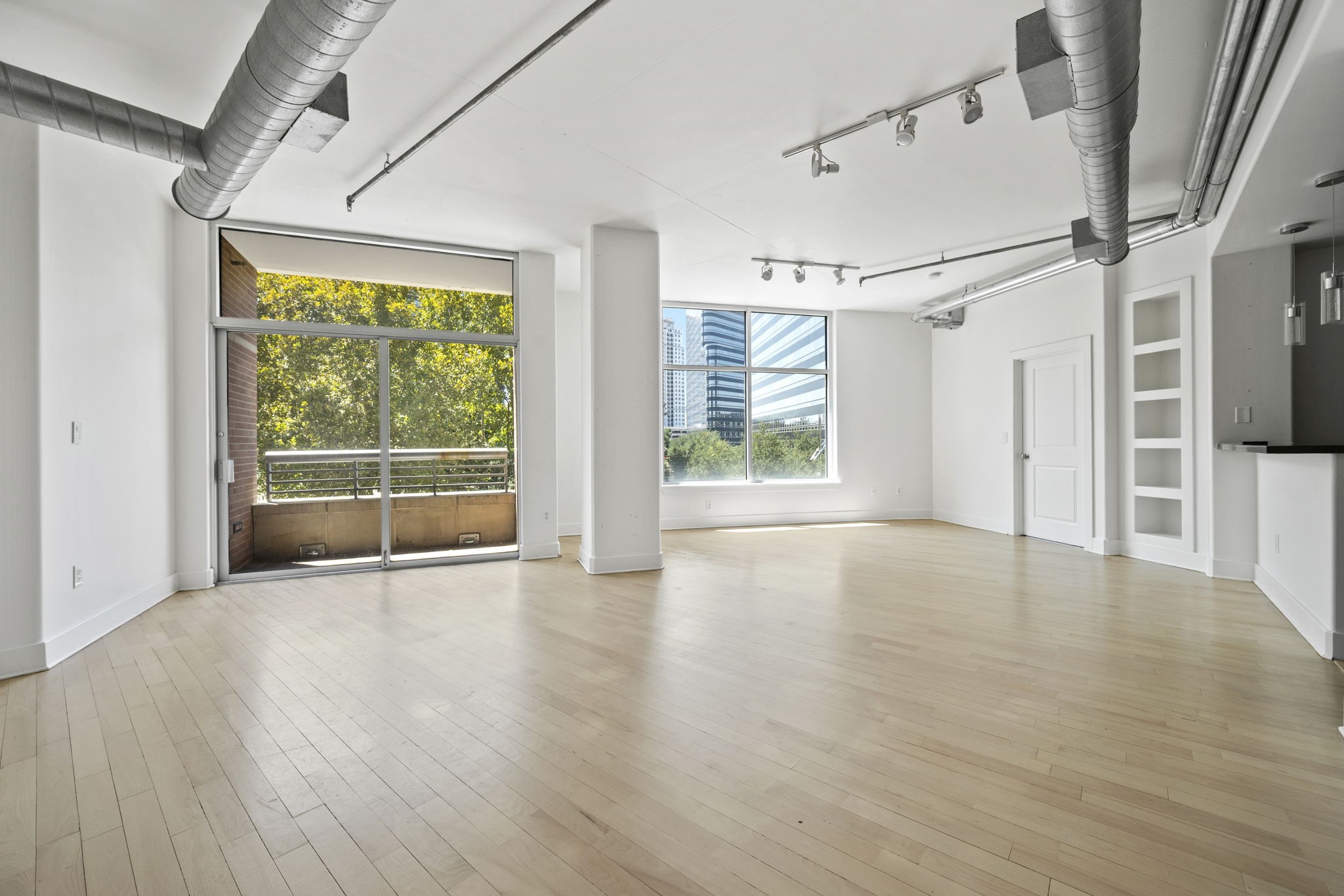 1901 Post Oak Boulevard 306 Property Photo 1