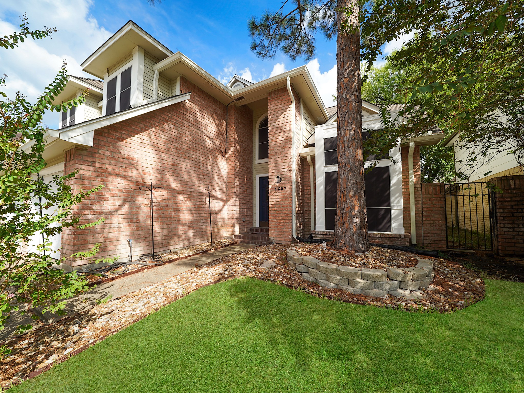 1607 Beaconshire Road Property Photo 1