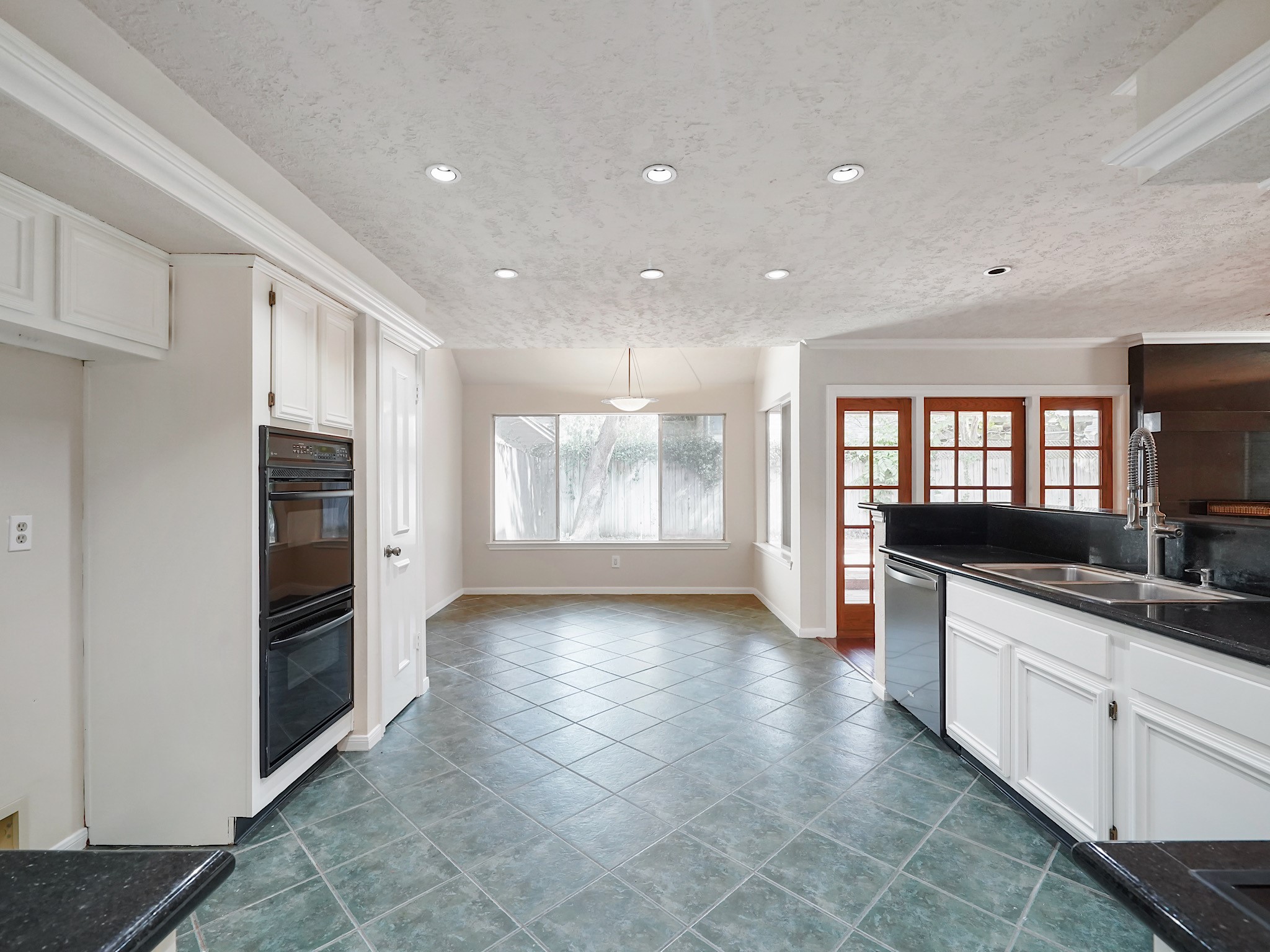 1607 Beaconshire Road Property Photo 9