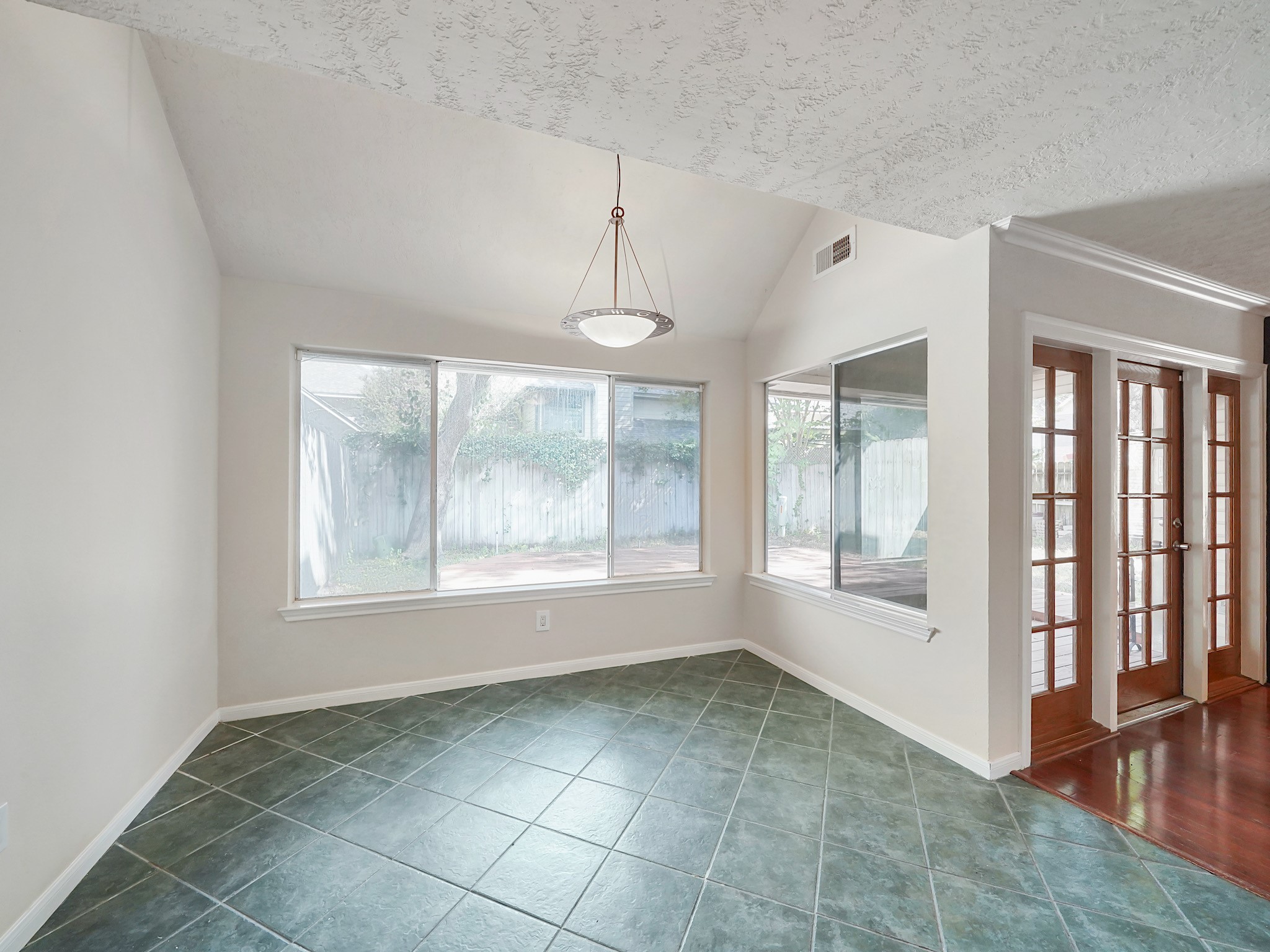 1607 Beaconshire Road Property Photo 10