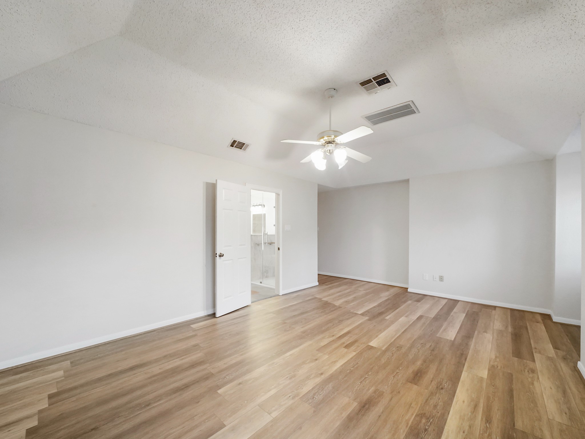 1607 Beaconshire Road Property Photo 11