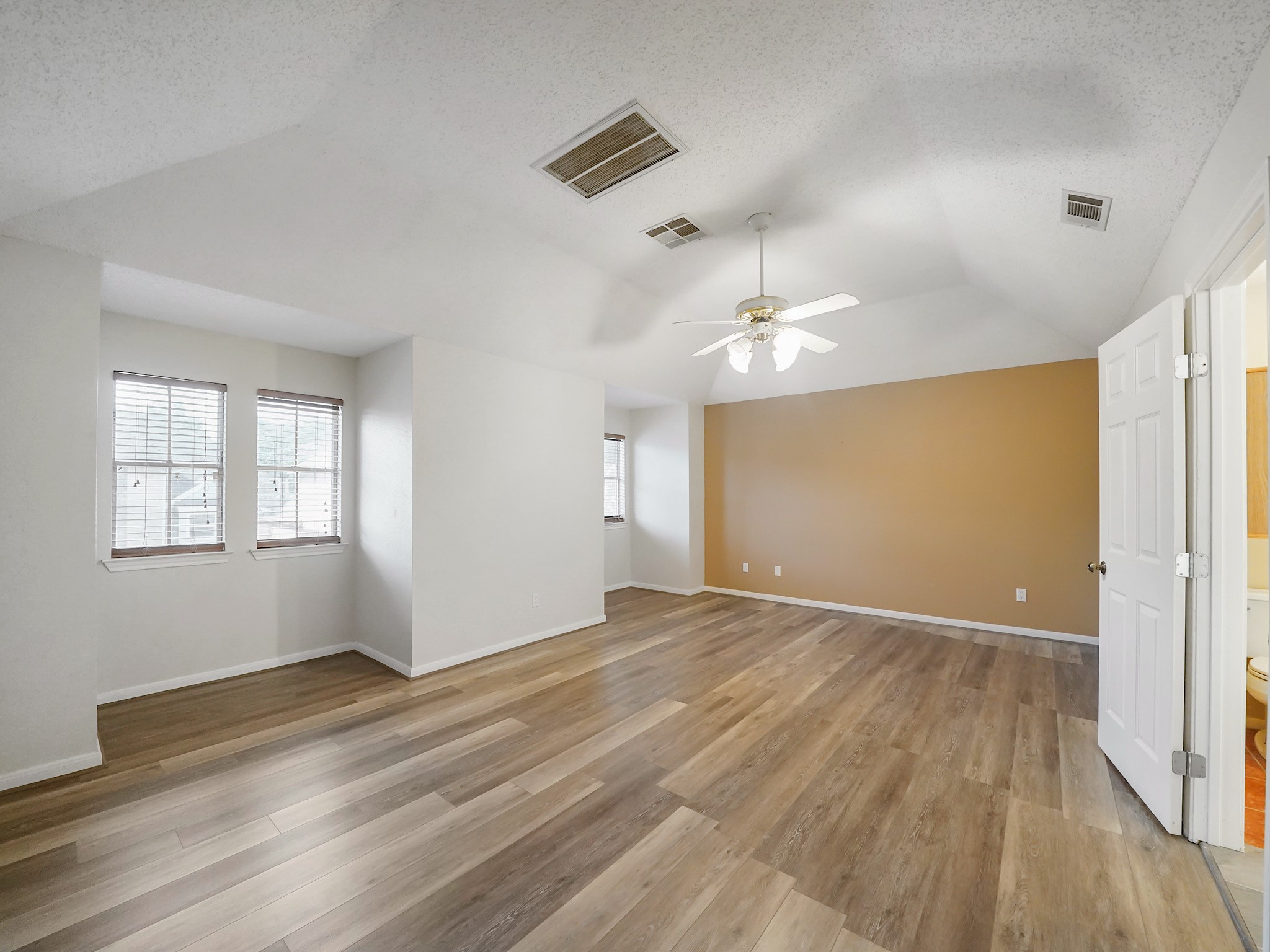 1607 Beaconshire Road Property Photo 12