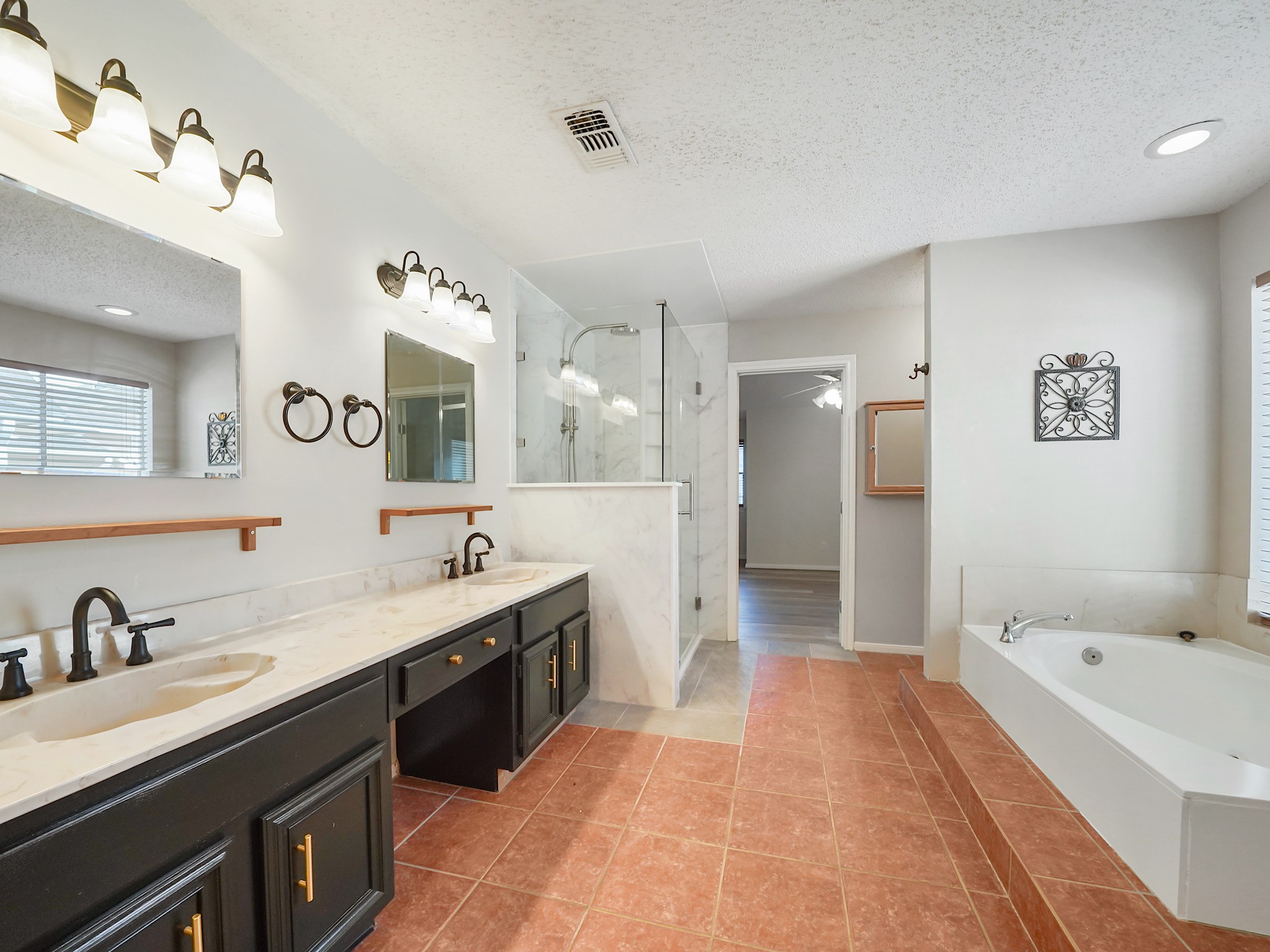 1607 Beaconshire Road Property Photo 13