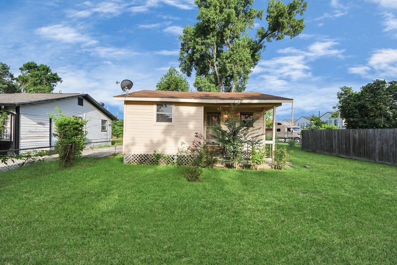 6821 Haight Street Property Photo 1