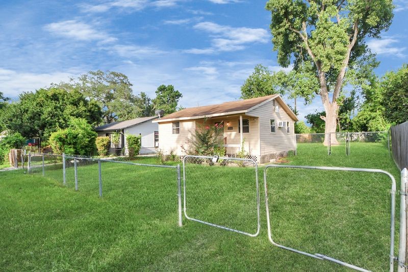 6821 Haight Street Property Photo 3