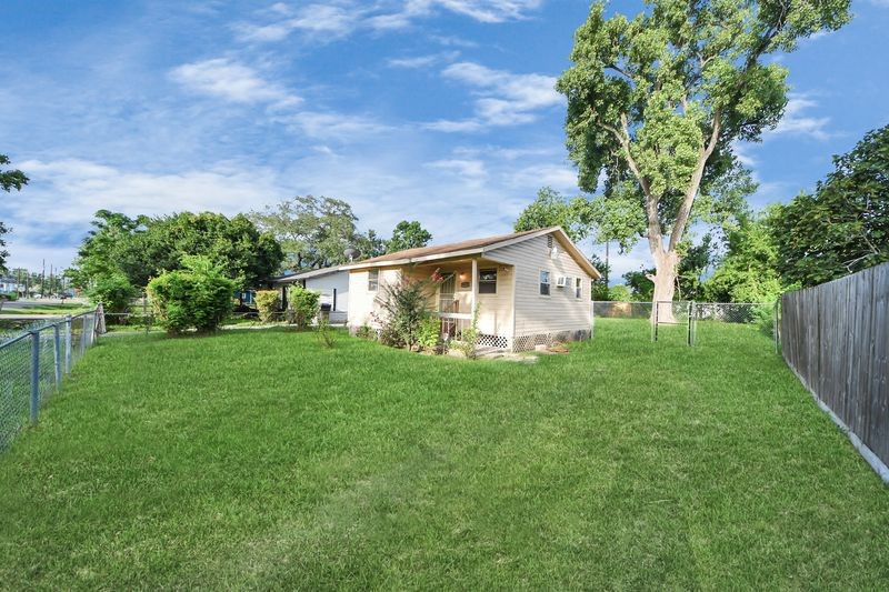 6821 Haight Street Property Photo 4