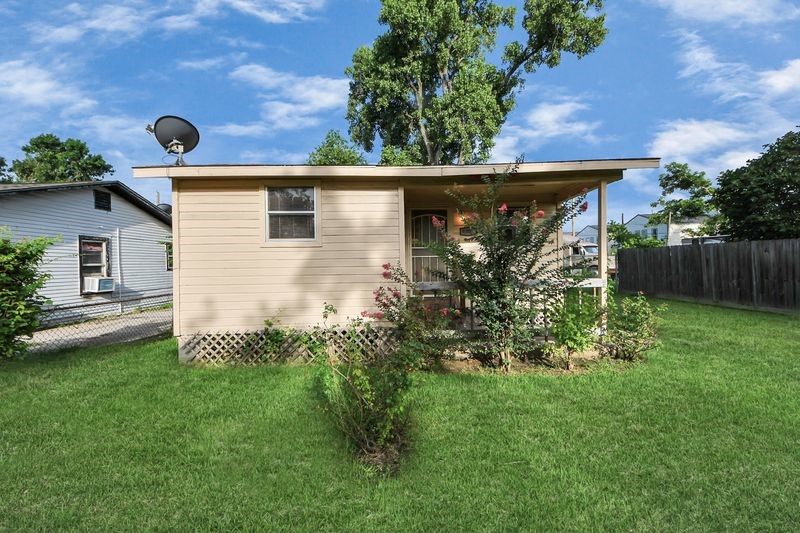 6821 Haight Street Property Photo 6