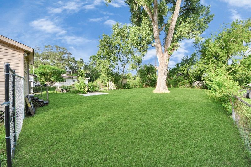 6821 Haight Street Property Photo 7