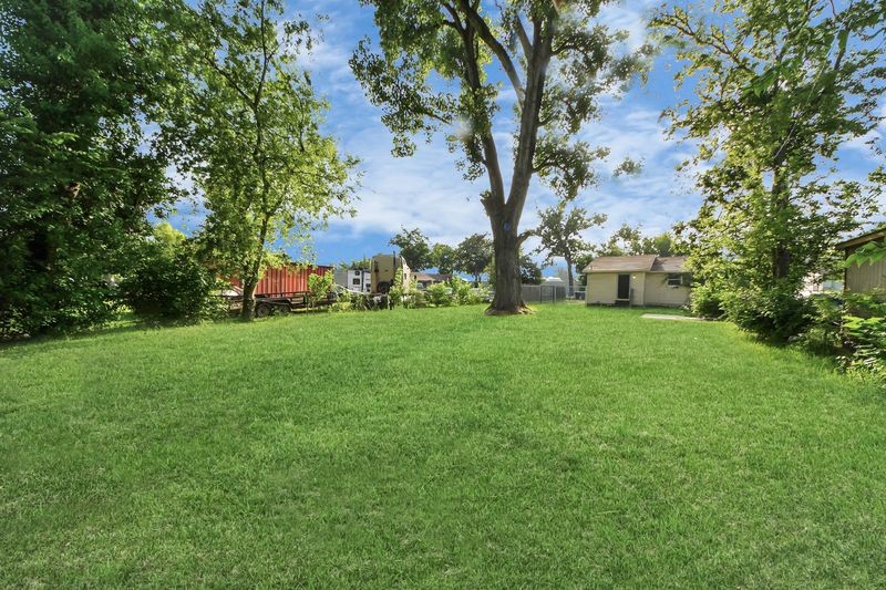 6821 Haight Street Property Photo 10